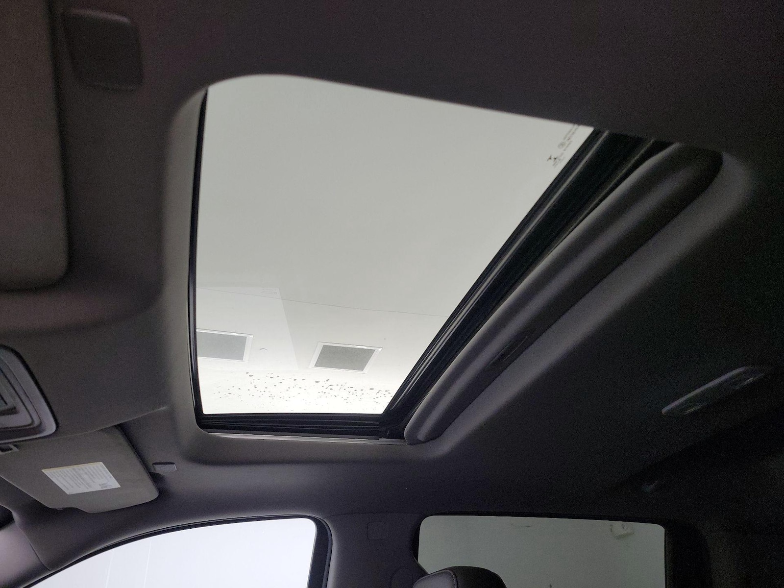 Sunroof(s) & Overhead Airbags