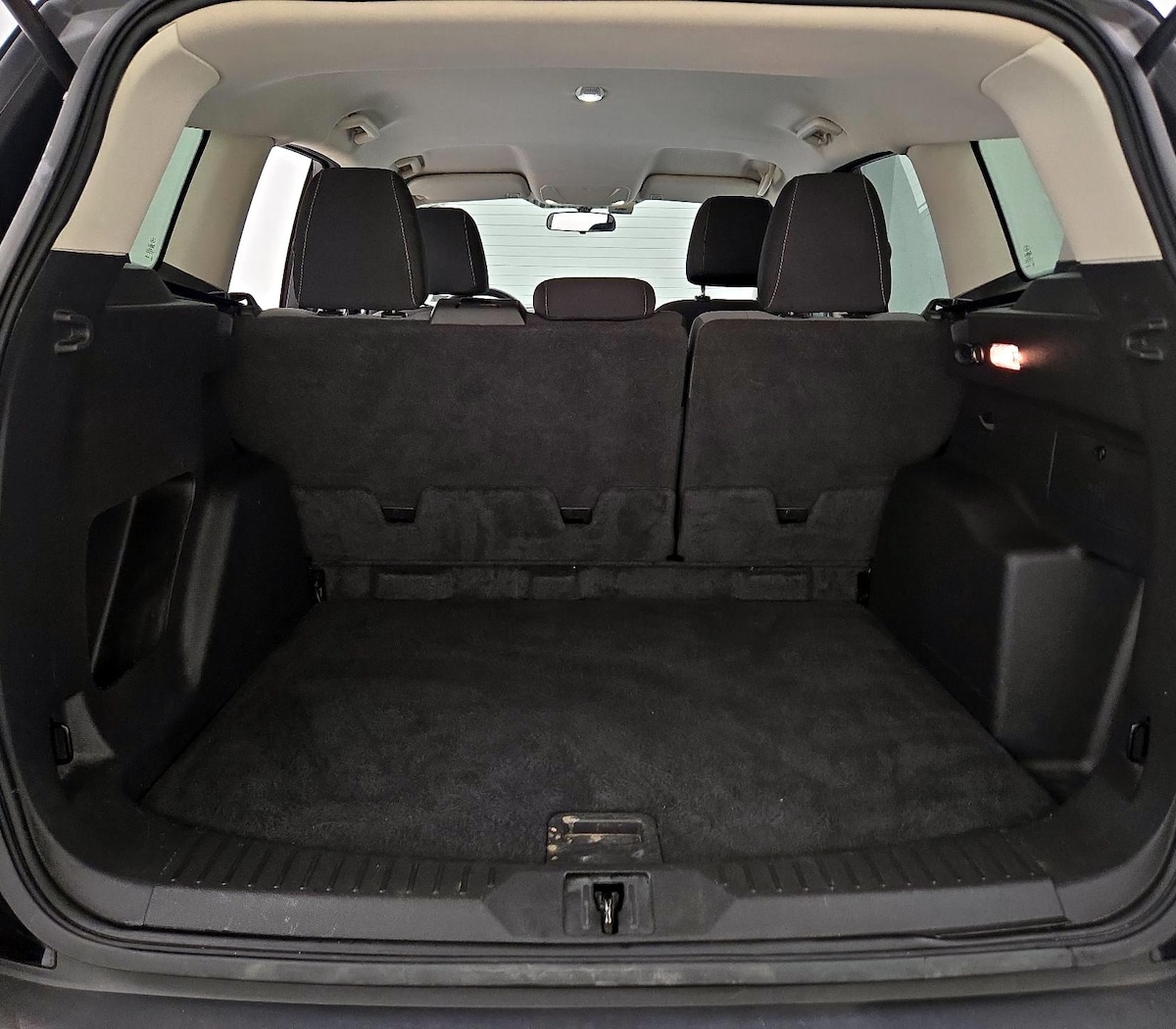 Trunk/Cargo (Seats Up)