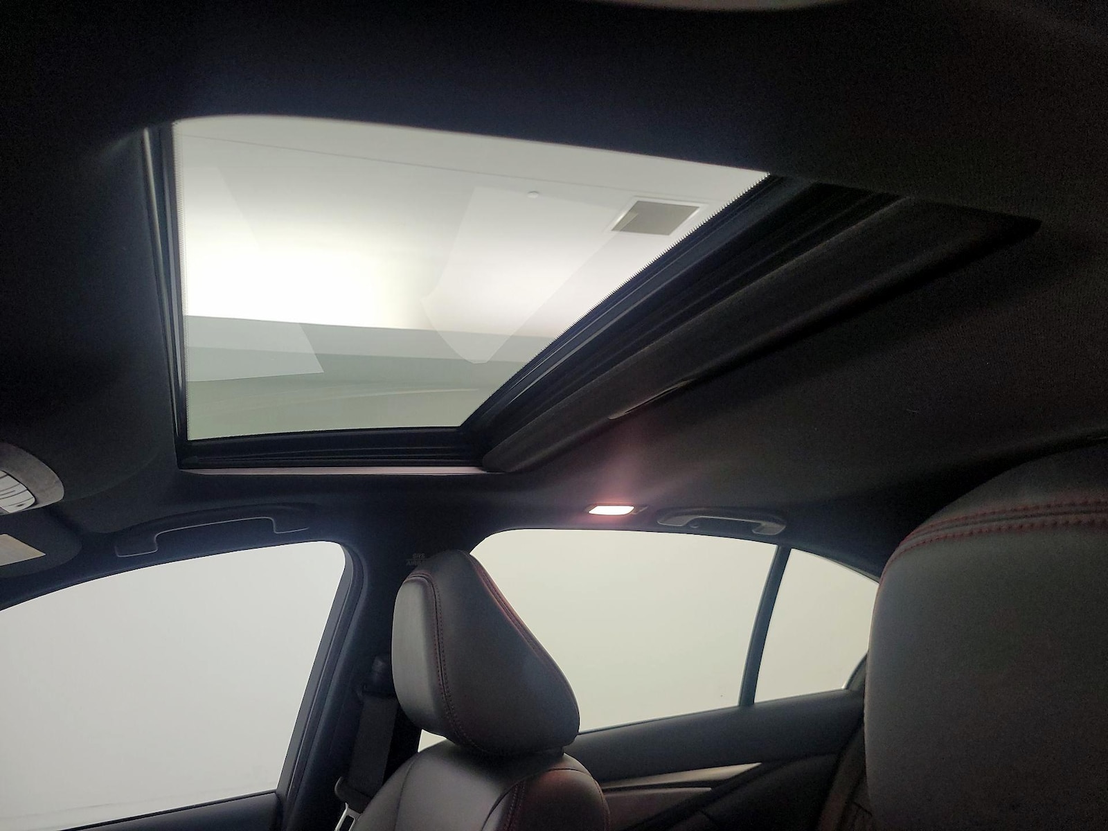 Sunroof(s) & Overhead Airbags