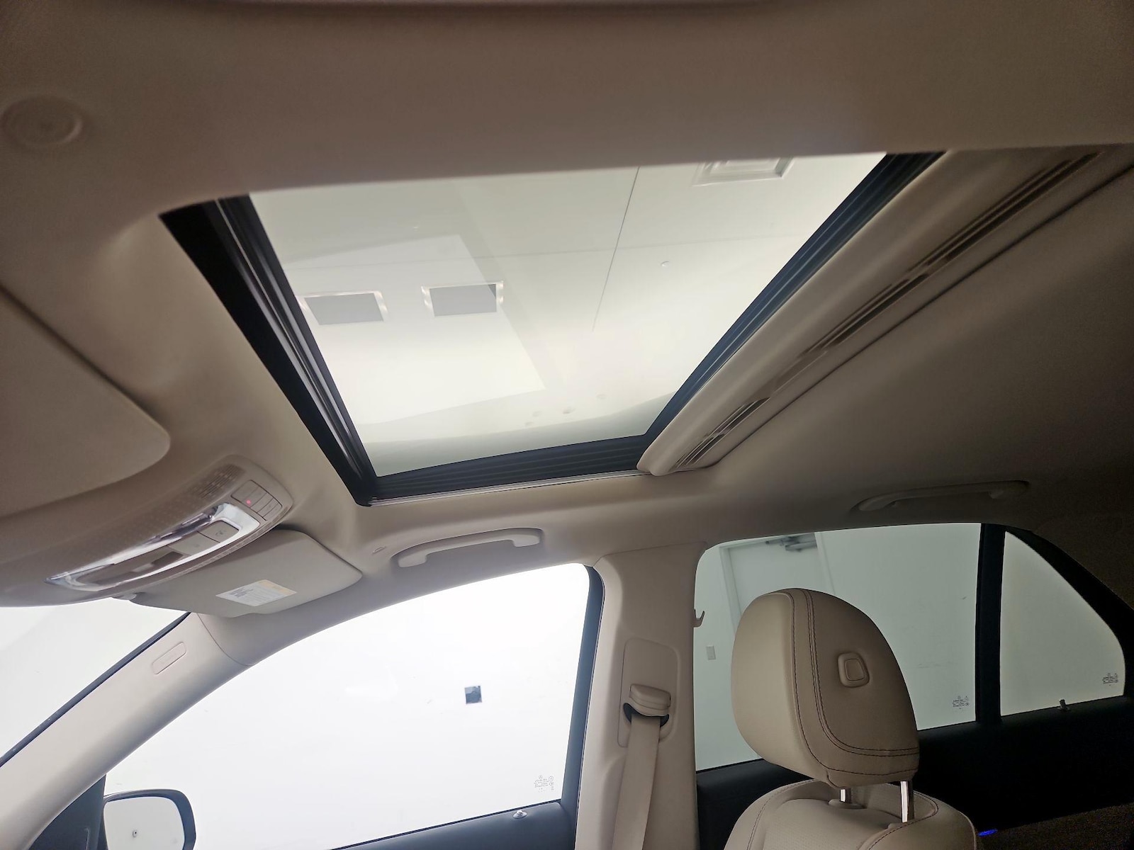 Sunroof(s) & Overhead Airbags
