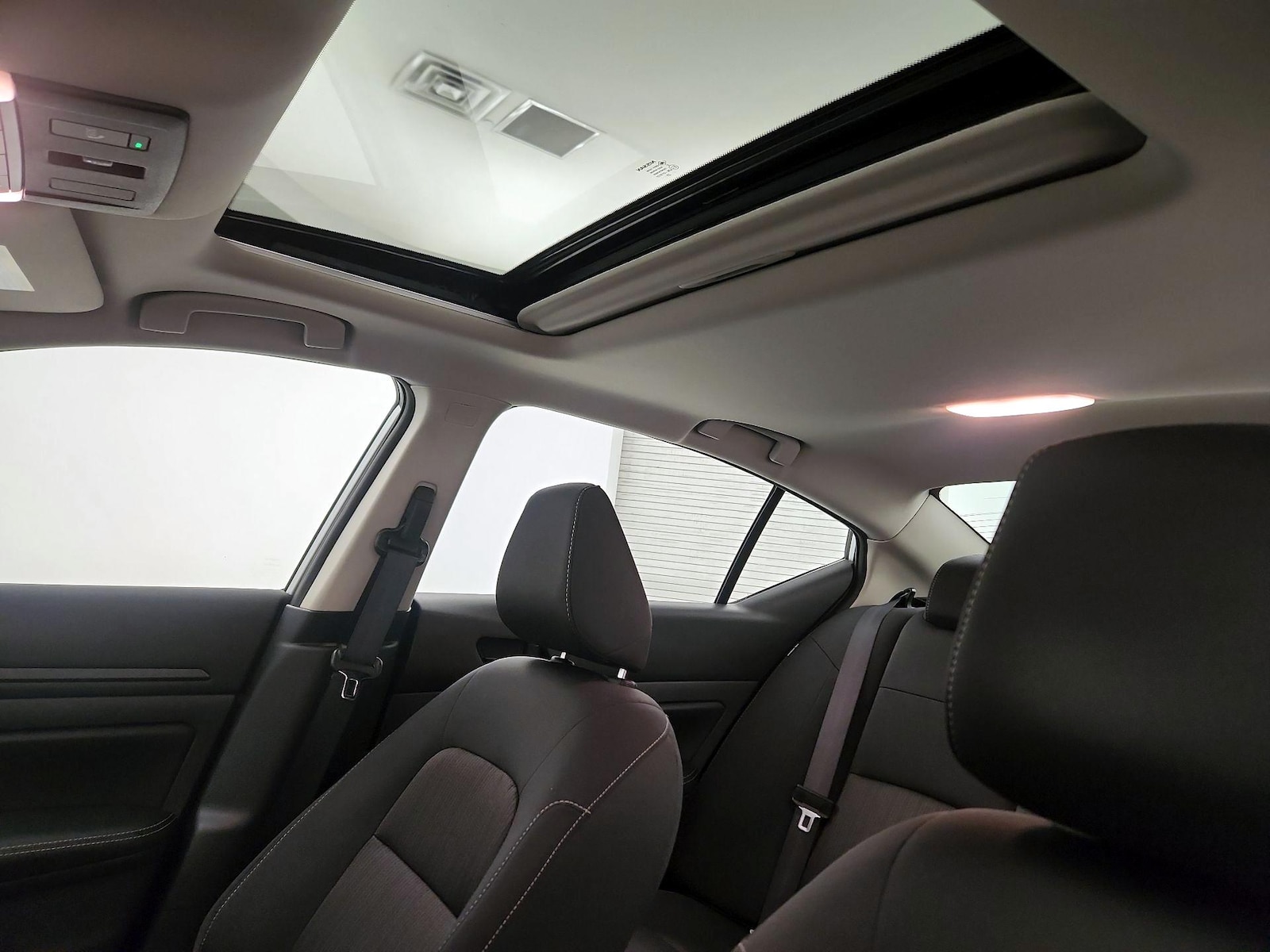 Sunroof(s) & Overhead Airbags