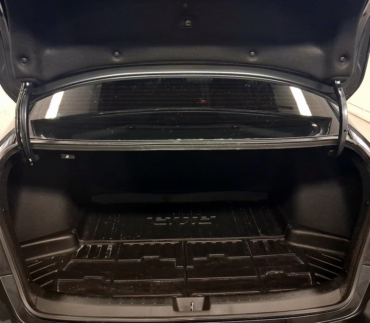 Trunk/Cargo (Seats Up)