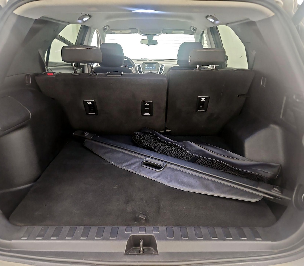 Trunk/Cargo (Seats Up)