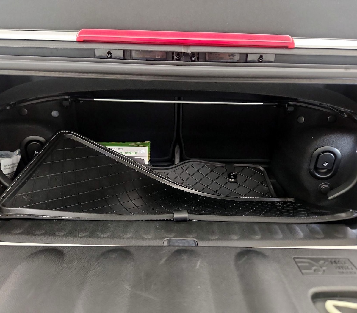 Trunk/Cargo (Seats Up)
