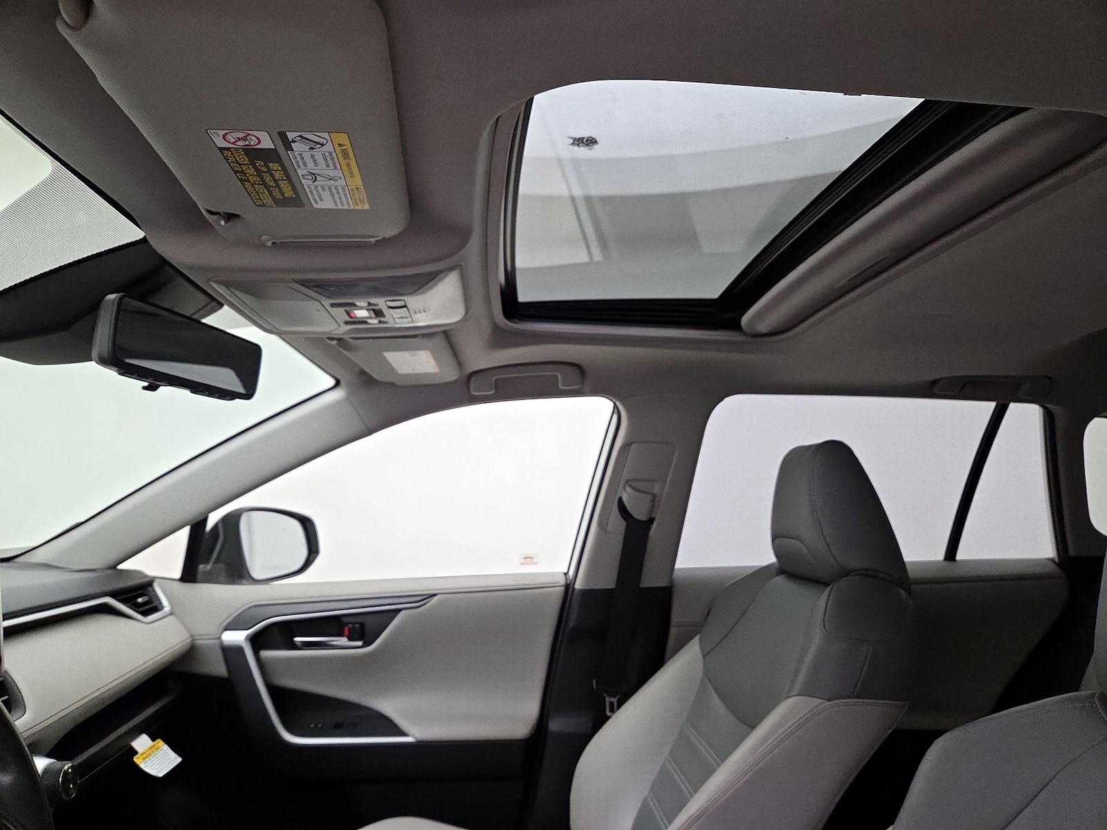 Sunroof(s) & Overhead Airbags