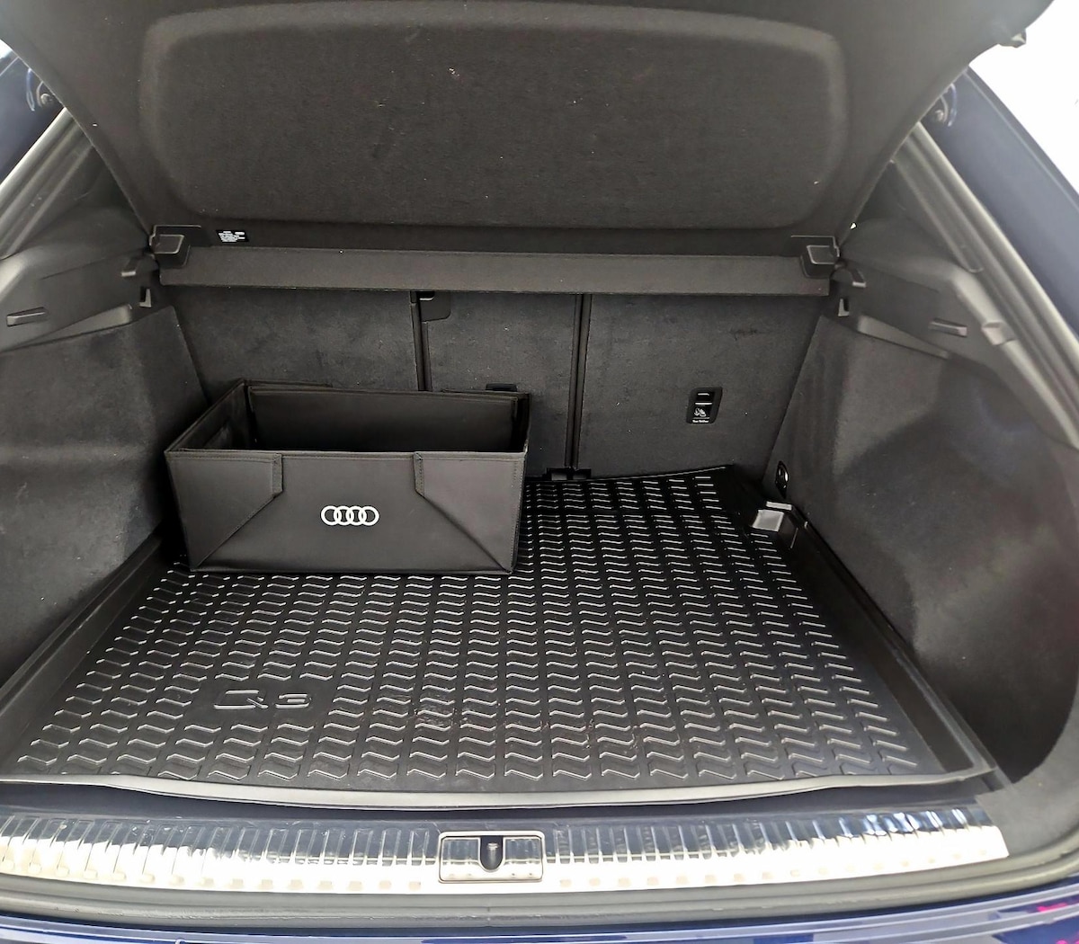 Trunk/Cargo (Seats Up)