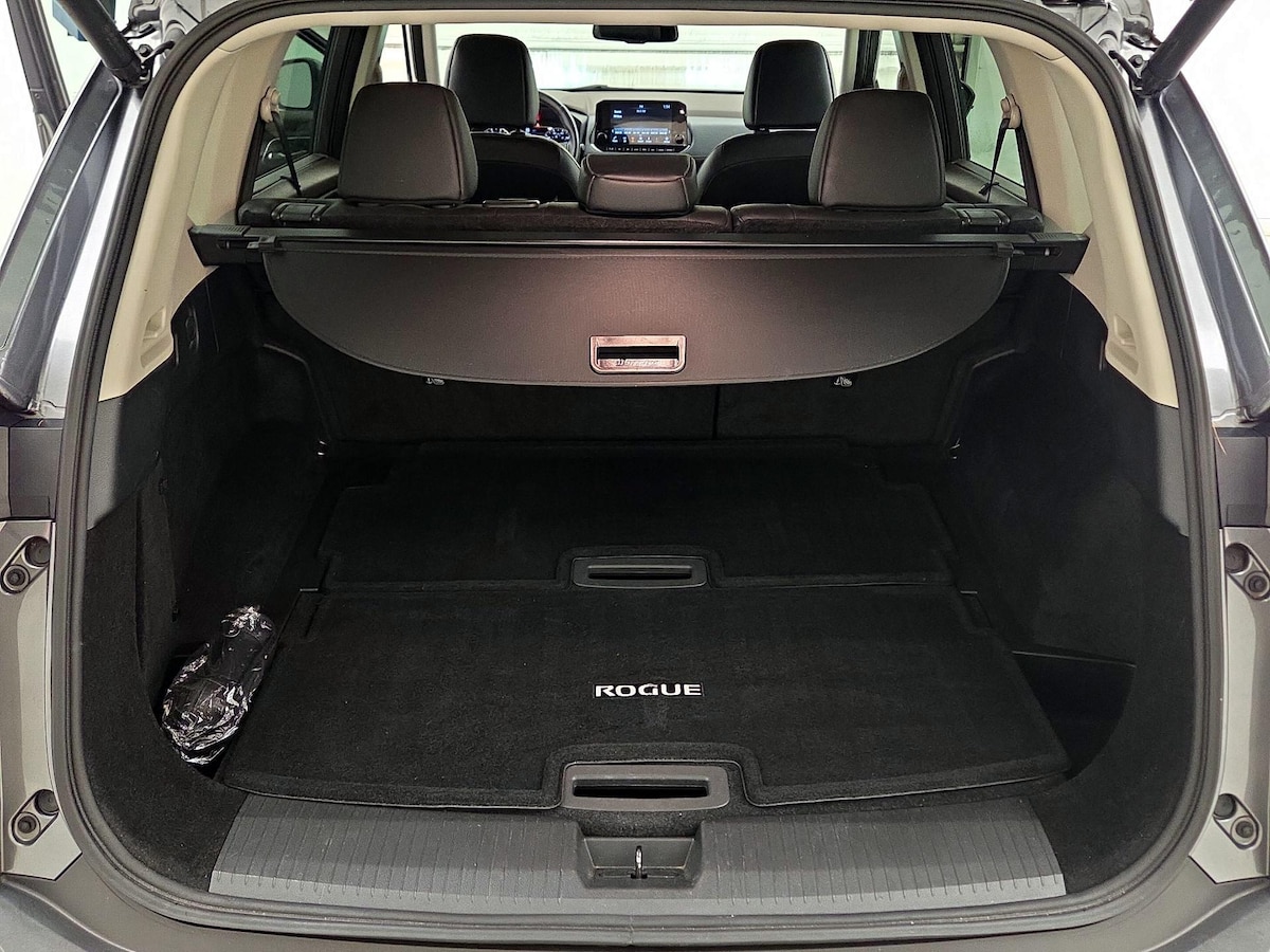 Trunk/Cargo (Seats Up)