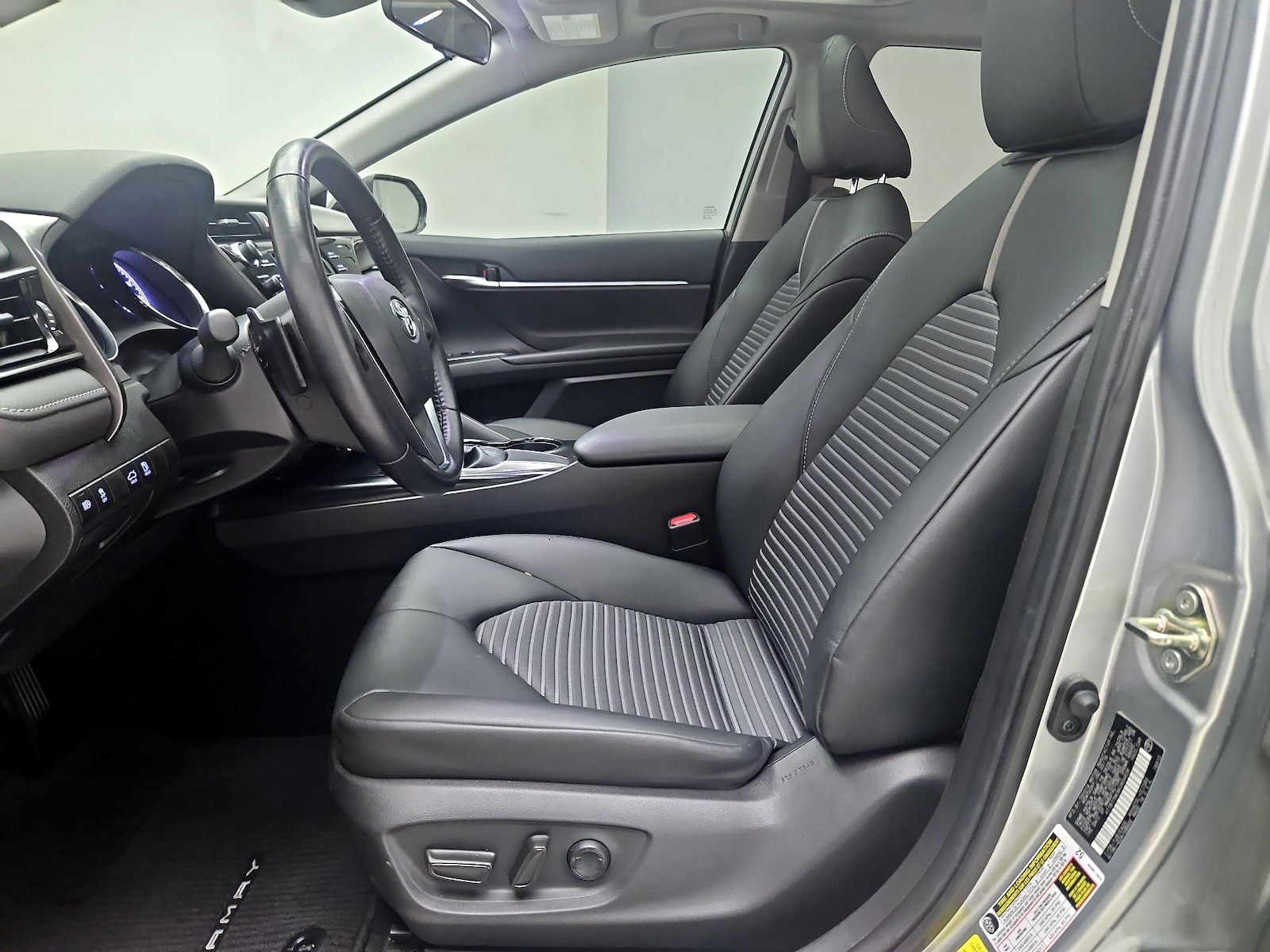 2019 Toyota Camry SE - Photo 12