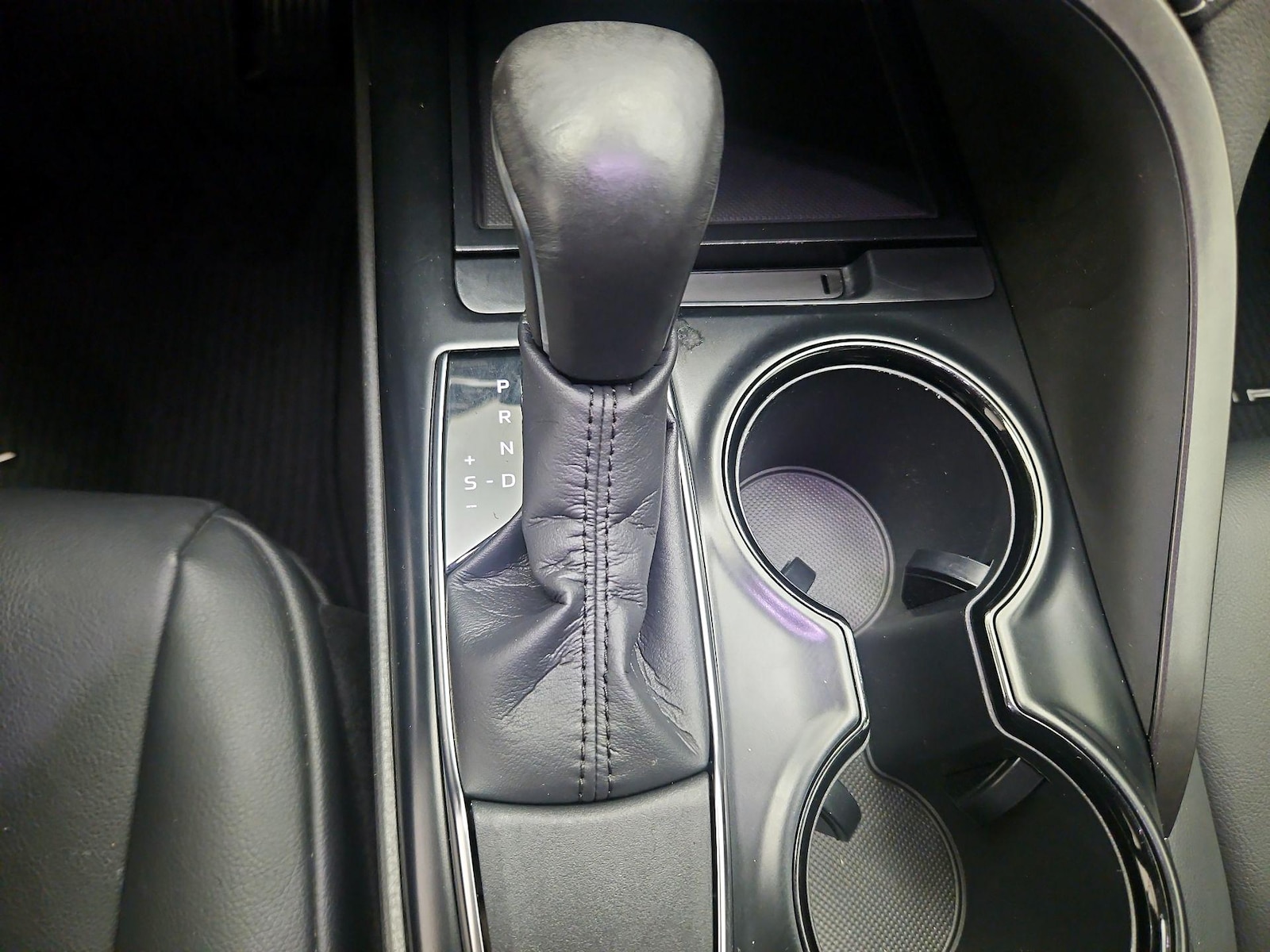 2019 Toyota Camry SE - Photo 18