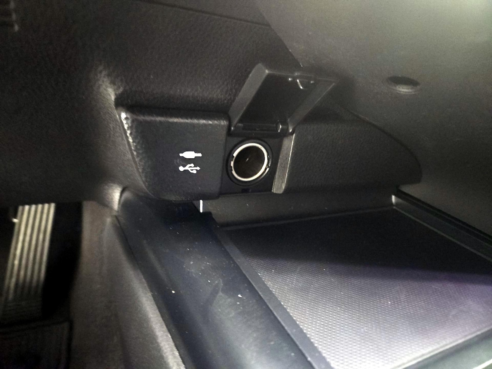 2019 Toyota Camry SE - Photo 19