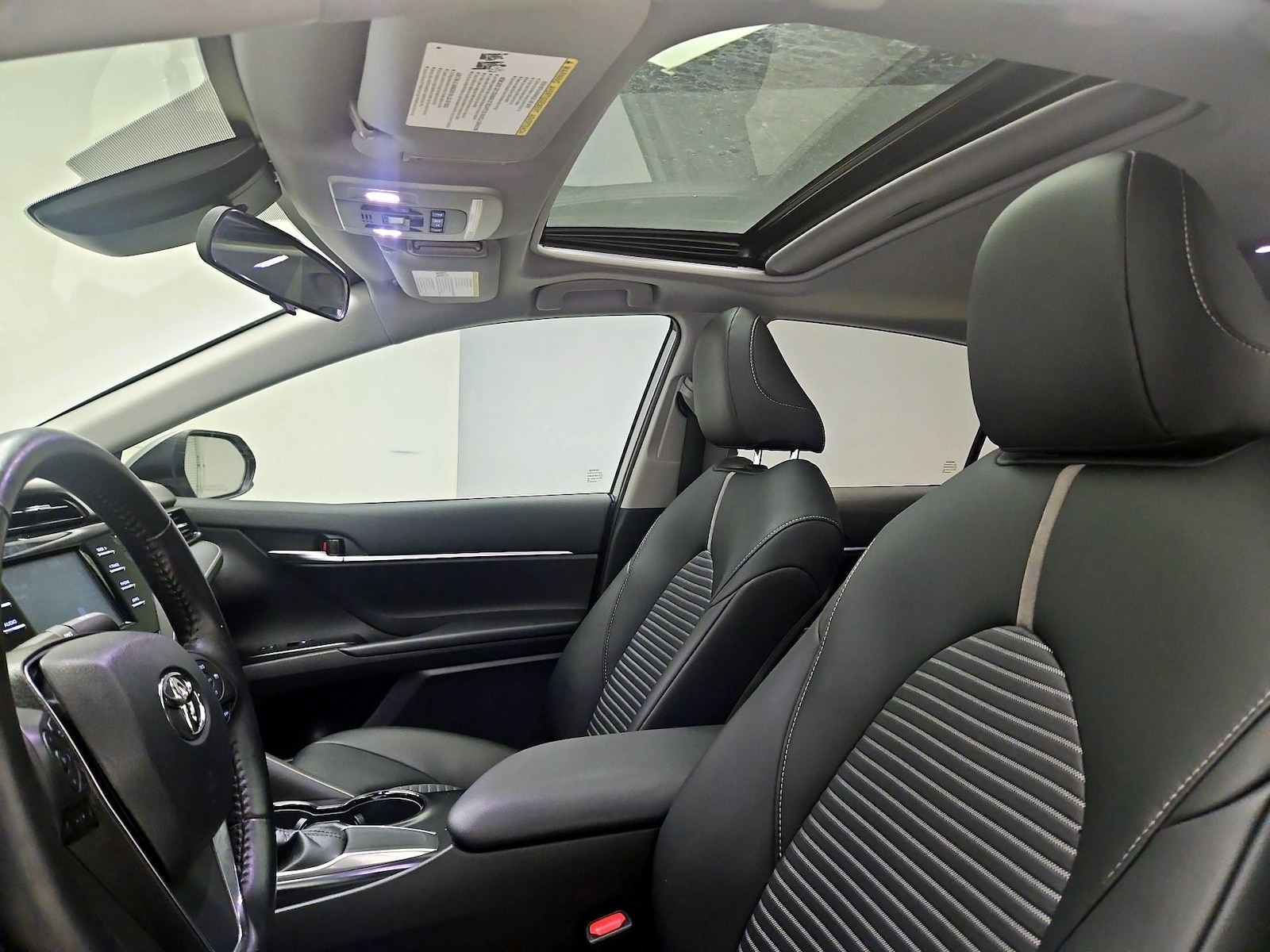 2019 Toyota Camry SE - Photo 20