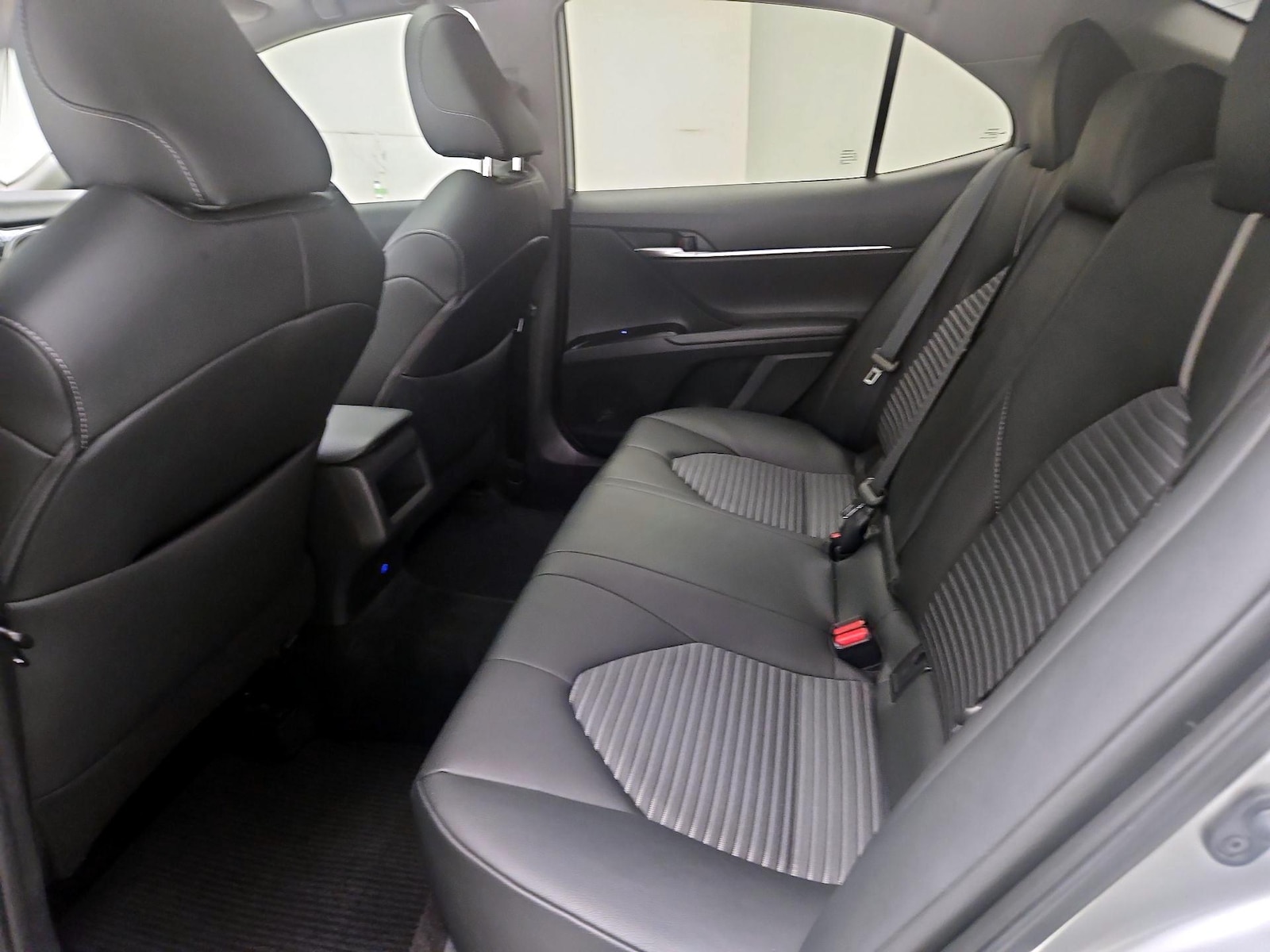 2019 Toyota Camry SE - Photo 21