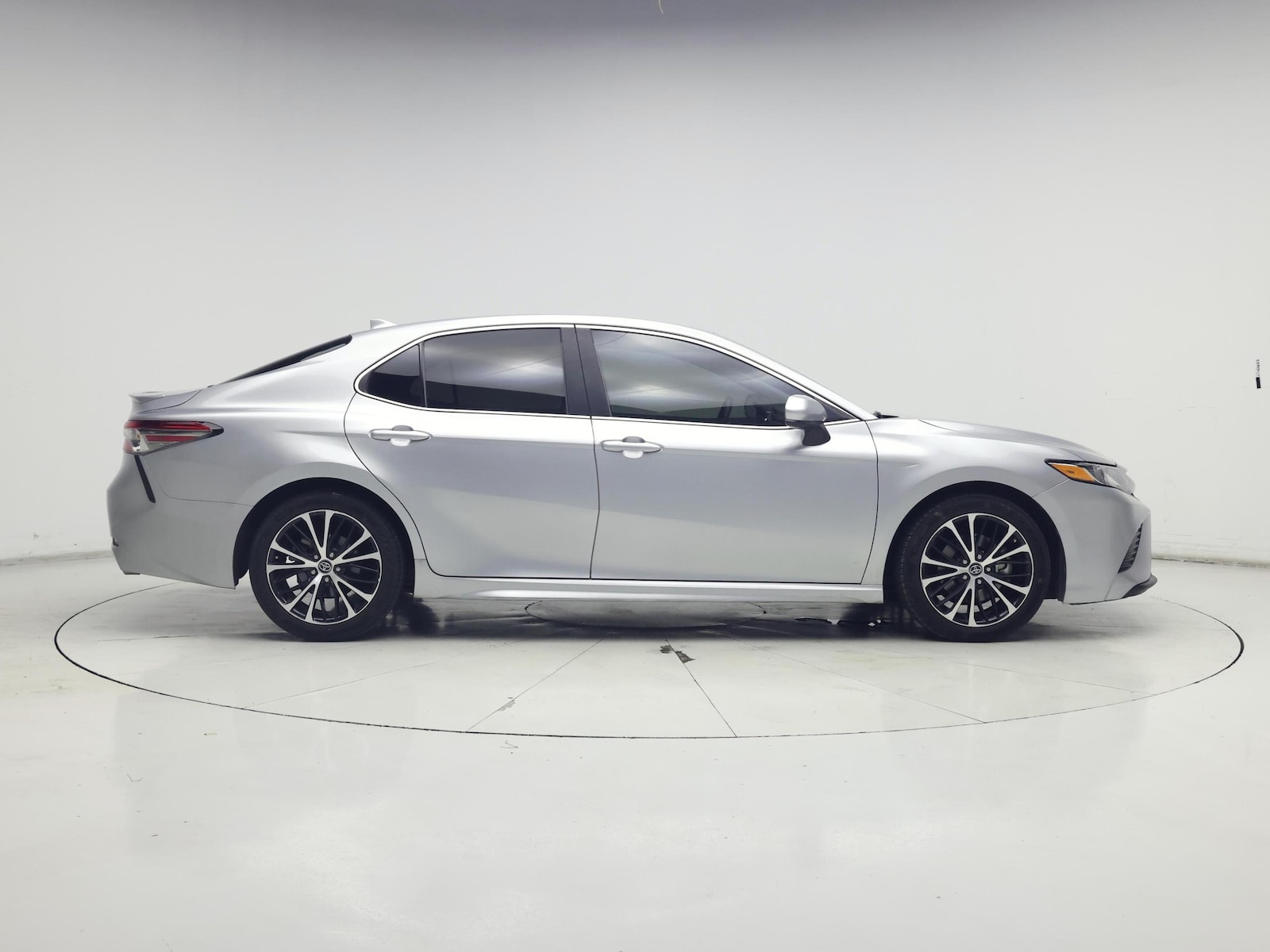 2019 Toyota Camry SE - Photo 8