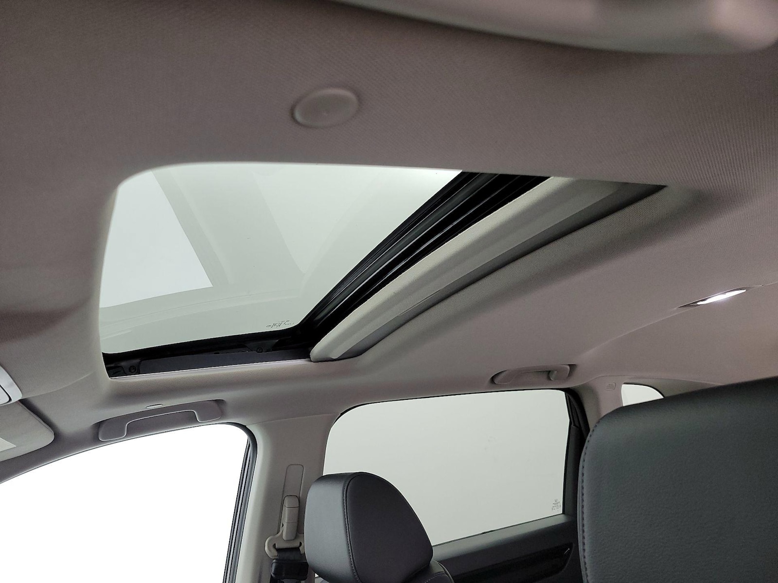 Sunroof(s) & Overhead Airbags