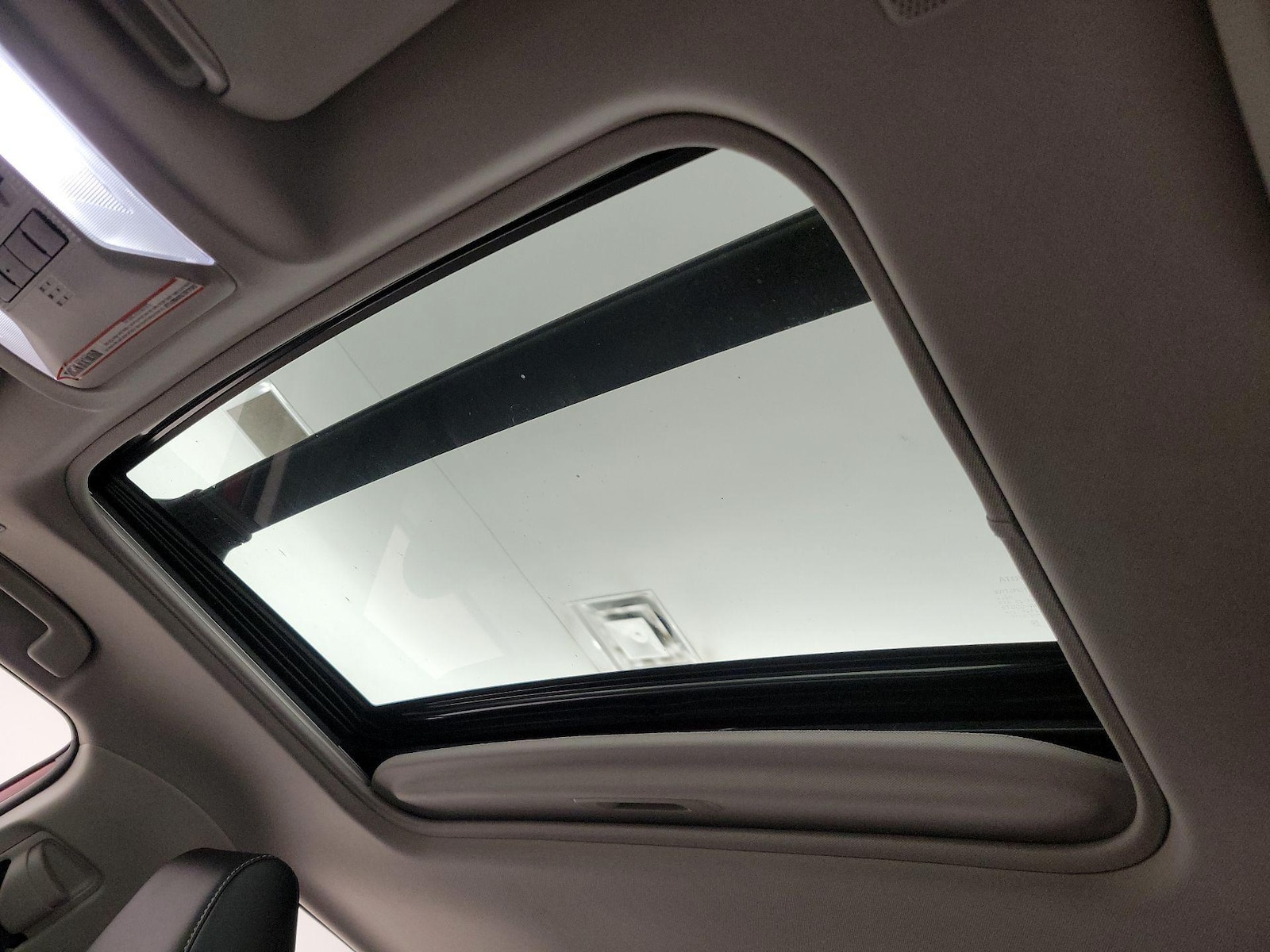 Sunroof(s) & Overhead Airbags