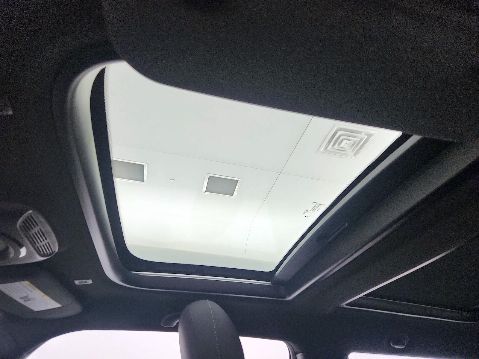 Panoramic Sunroof & Skylight(s)