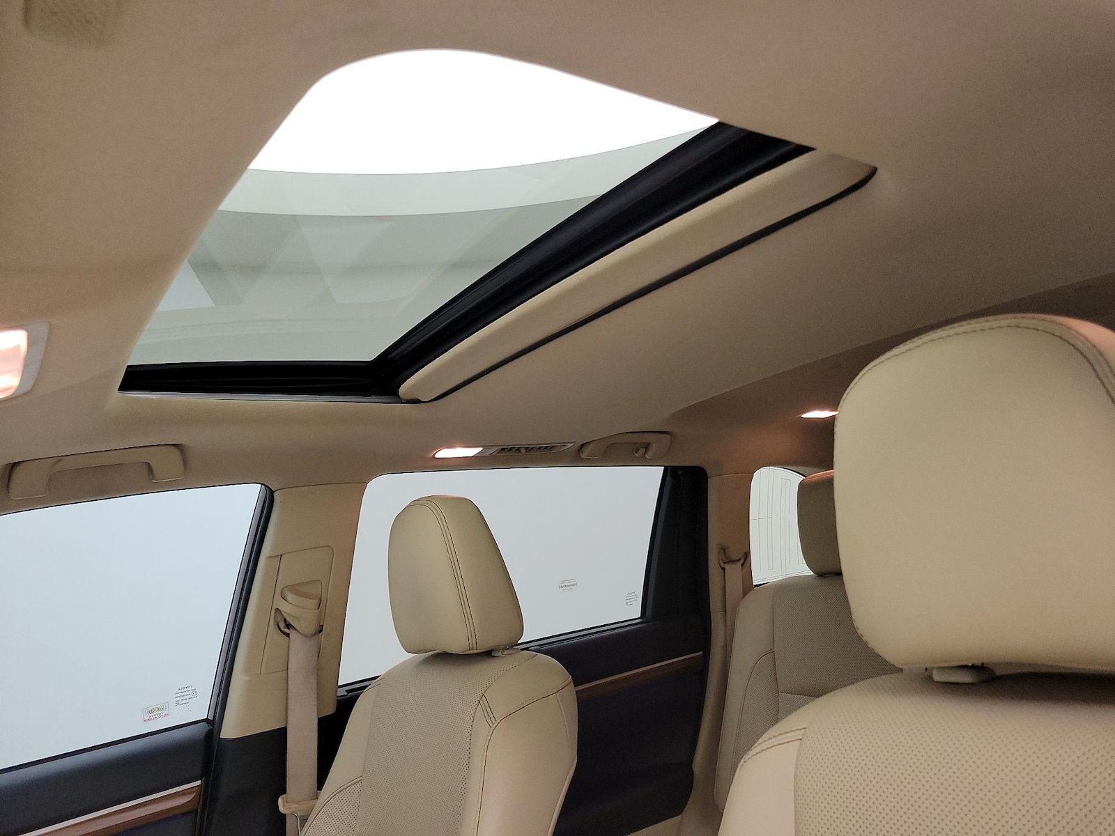 Sunroof(s) & Overhead Airbags