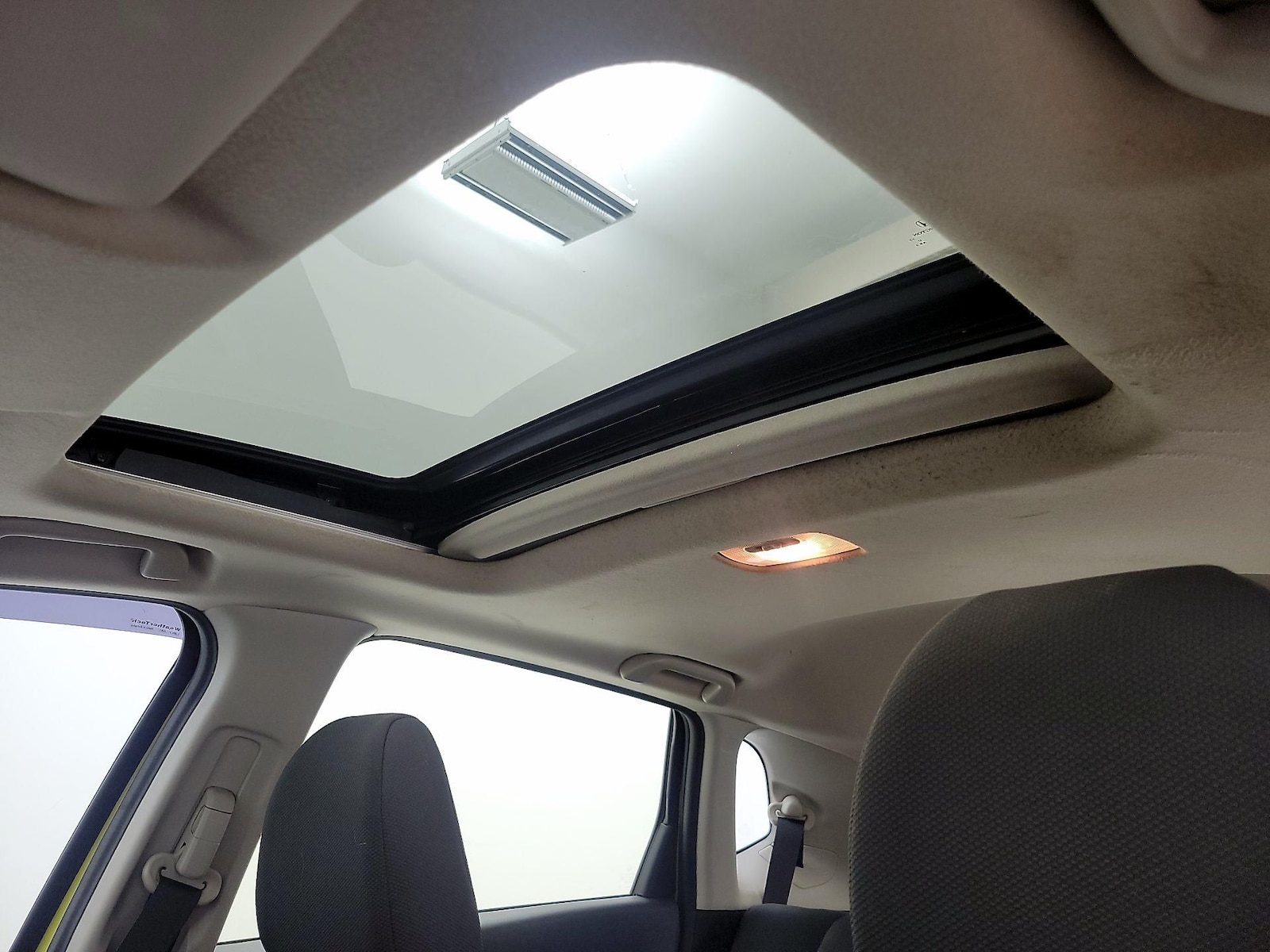 Sunroof(s) & Overhead Airbags