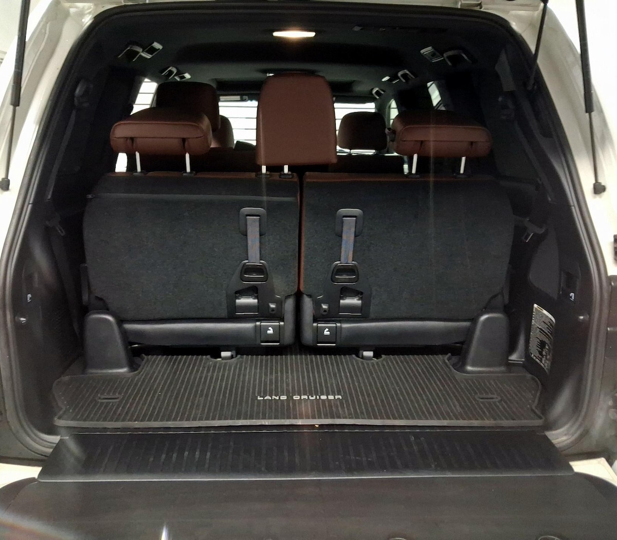 Trunk/Cargo (Seats Up)
