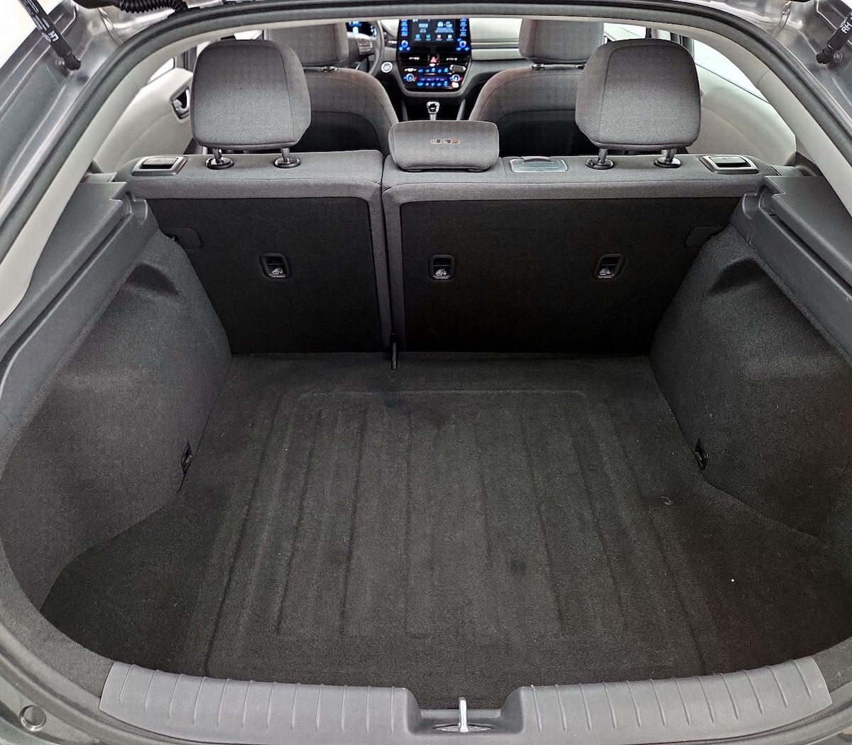 Trunk/Cargo (Seats Up)