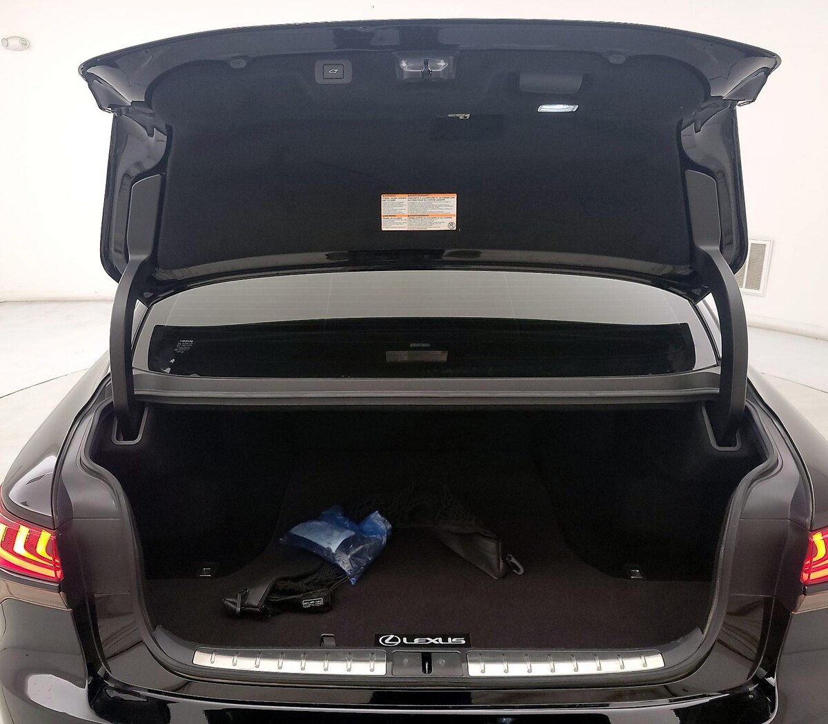 Trunk/Cargo (Seats Up)