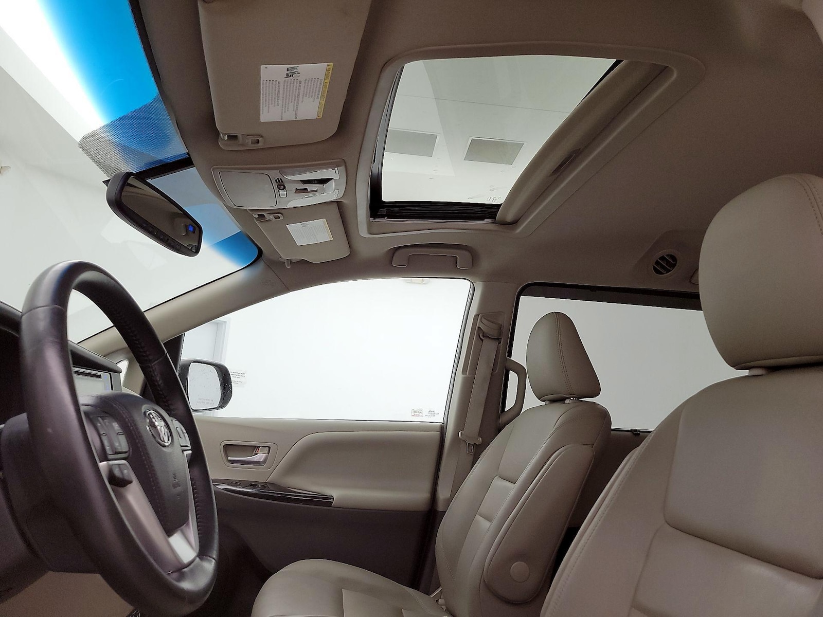 Sunroof(s) & Overhead Airbags