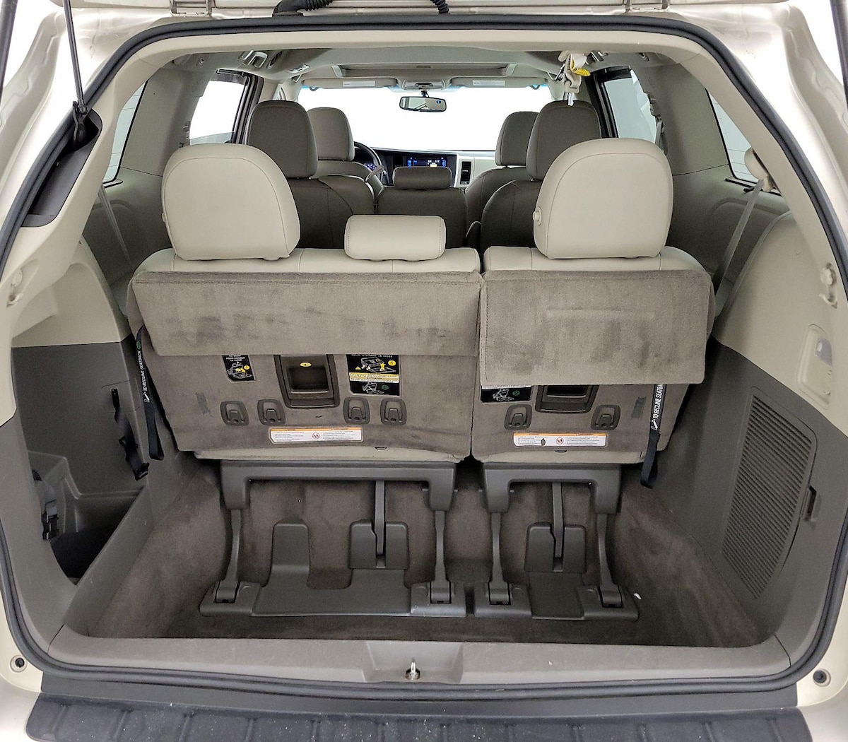 Trunk/Cargo (Seats Up)