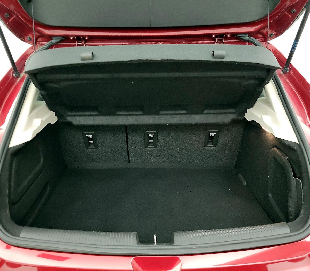 Trunk/Cargo (Seats Up)