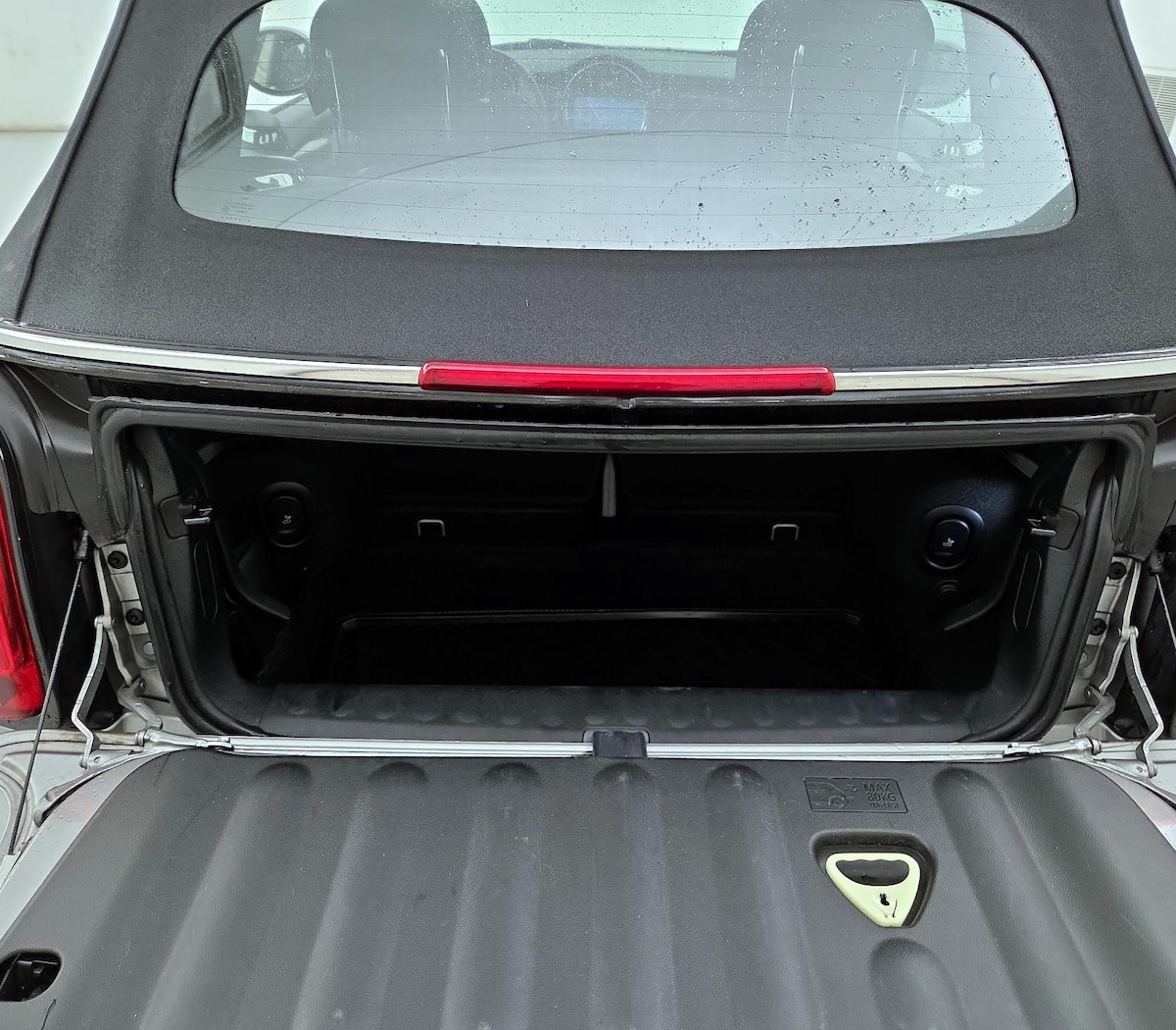 Trunk/Cargo (Seats Up)