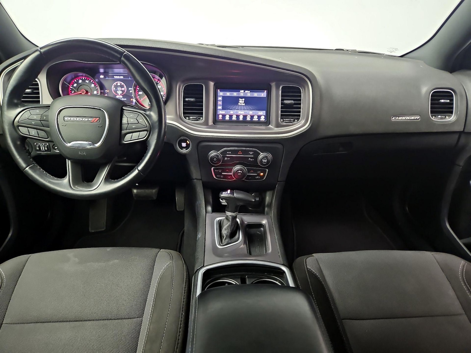 2022 Dodge Charger SXT - Photo 10
