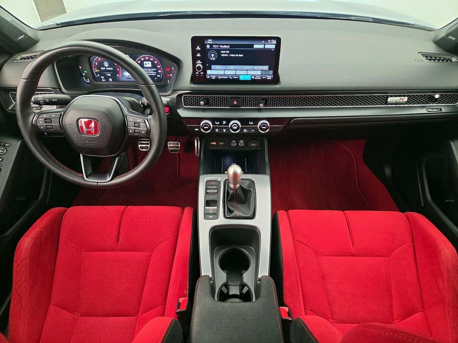 Apple CarPlay® & Android Auto™