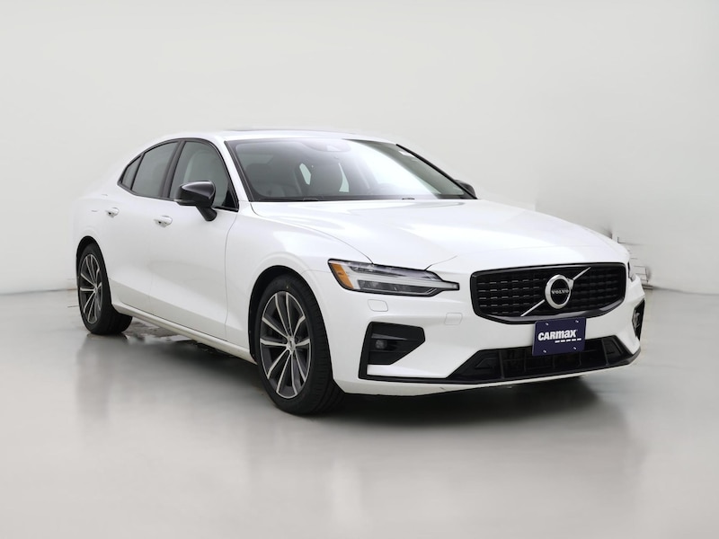 2022 Volvo S60 B5 Momentum