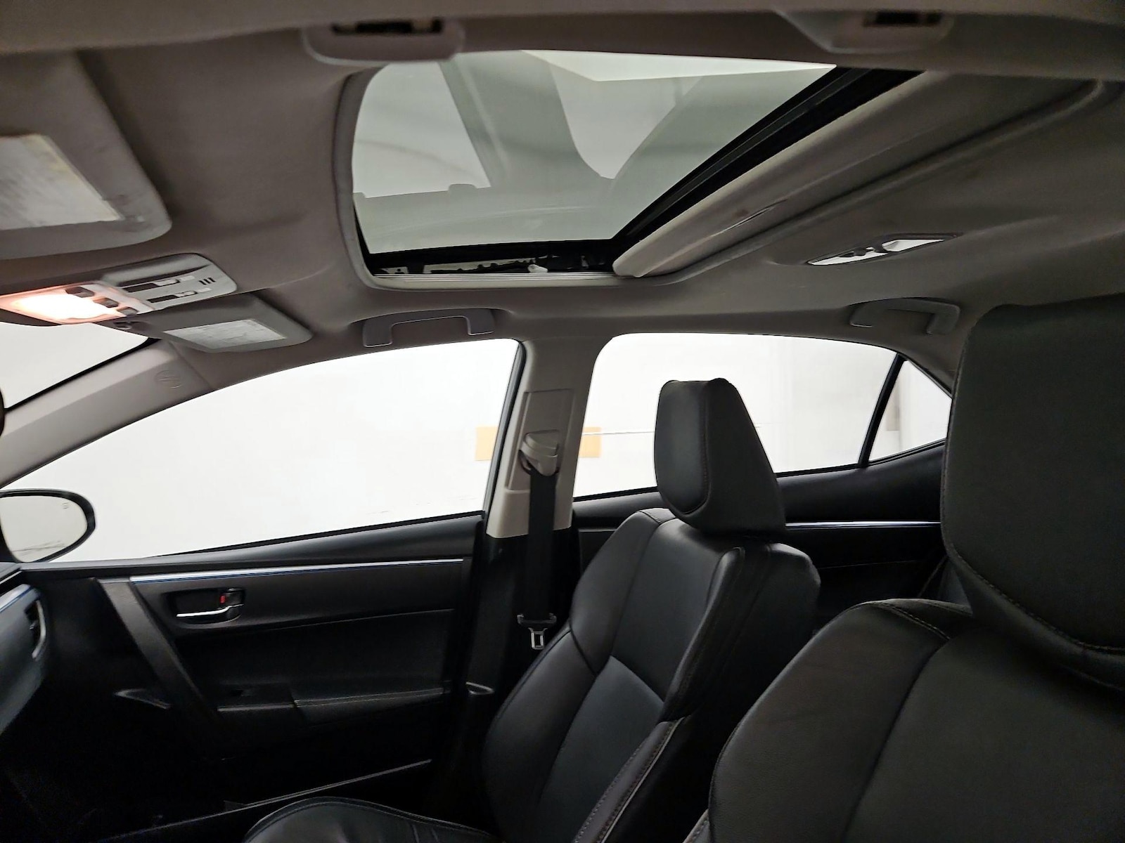 Sunroof(s) & Overhead Airbags