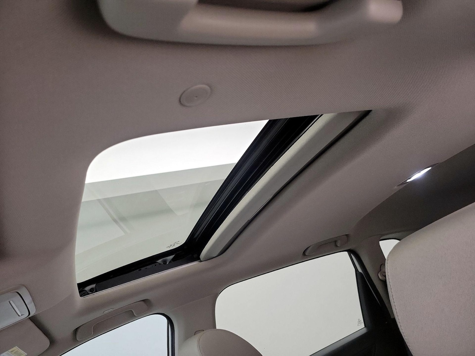 Sunroof(s) & Overhead Airbags