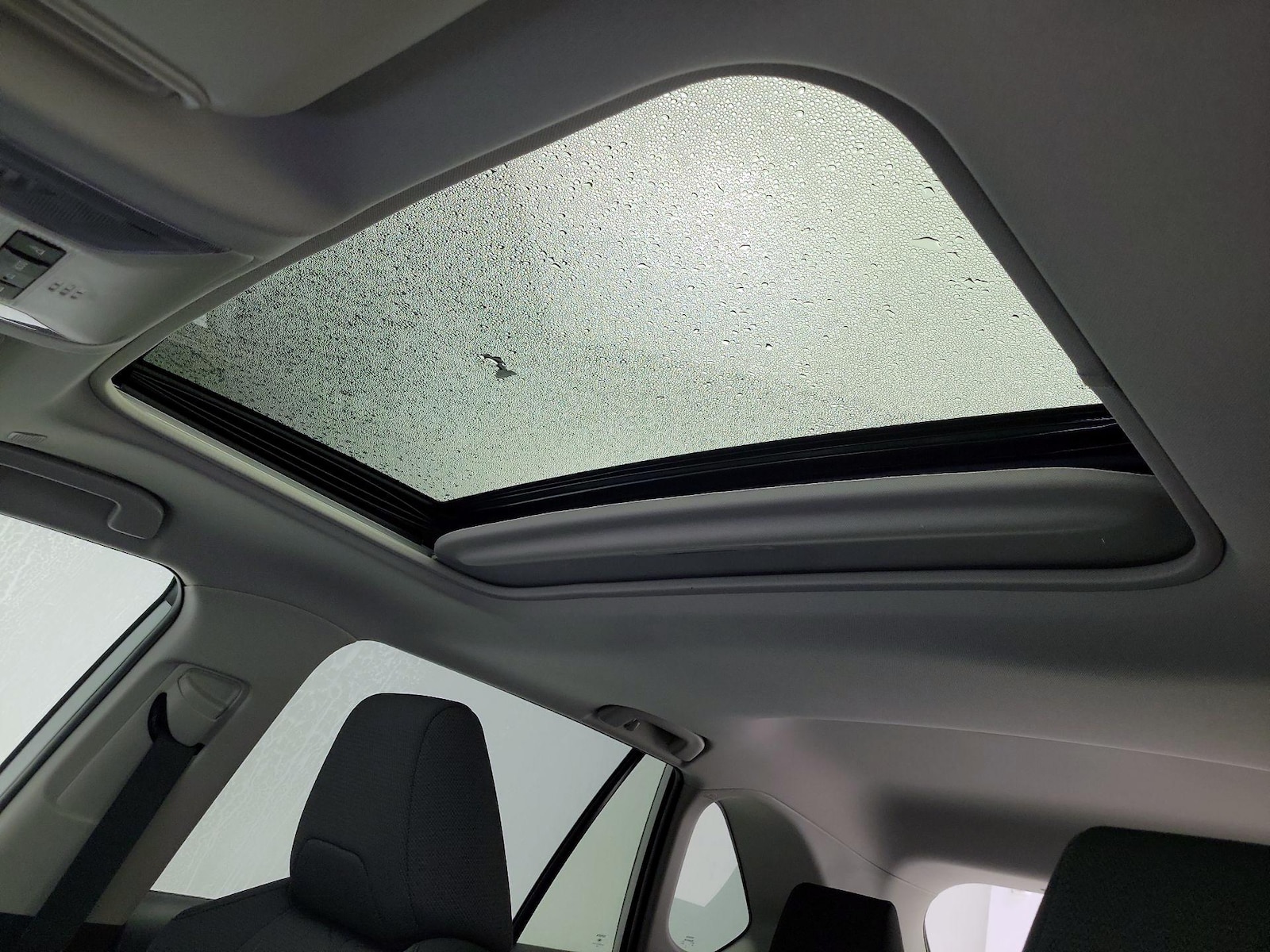 Sunroof(s) & Overhead Airbags