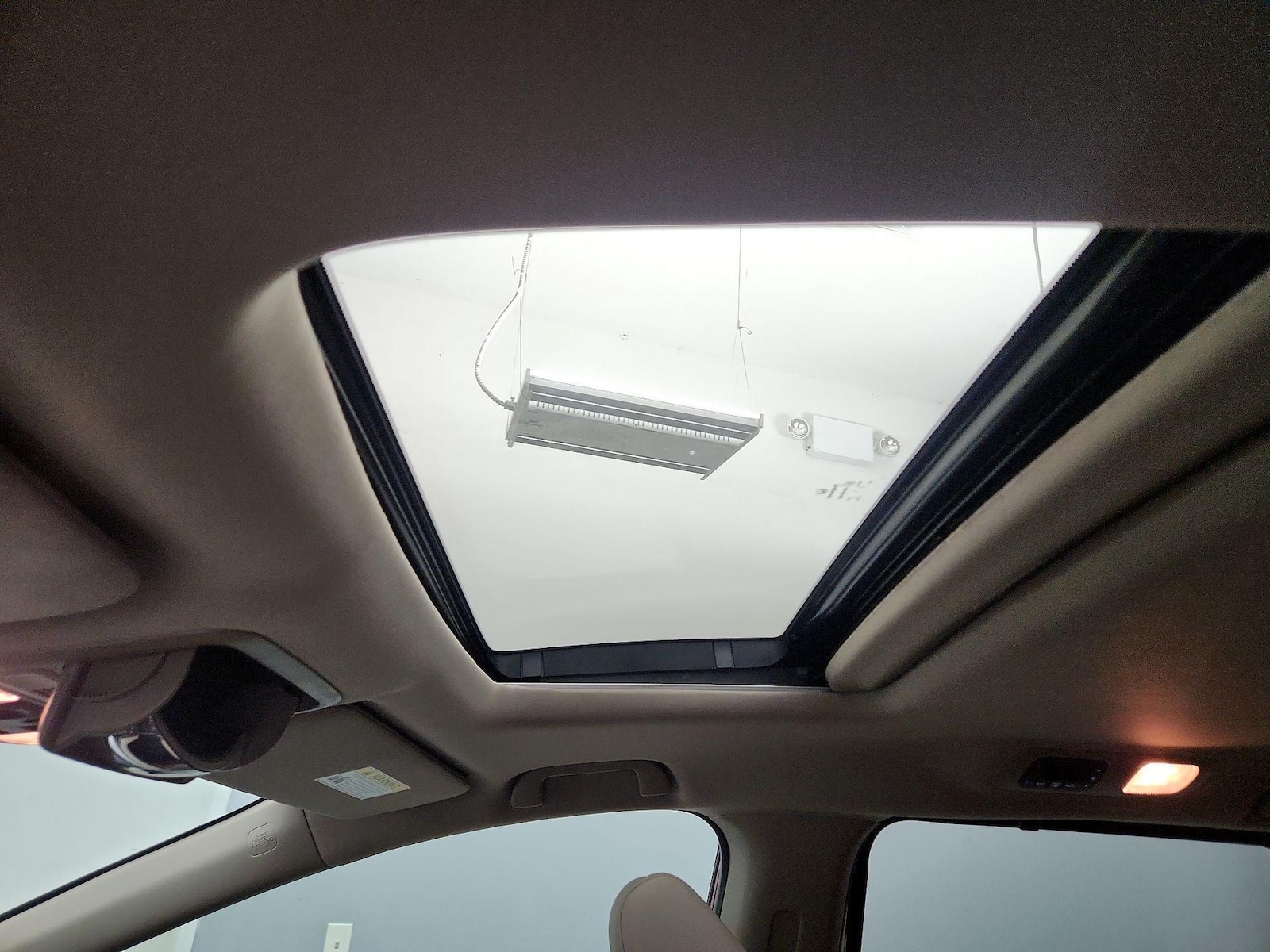 Sunroof(s) & Overhead Airbags