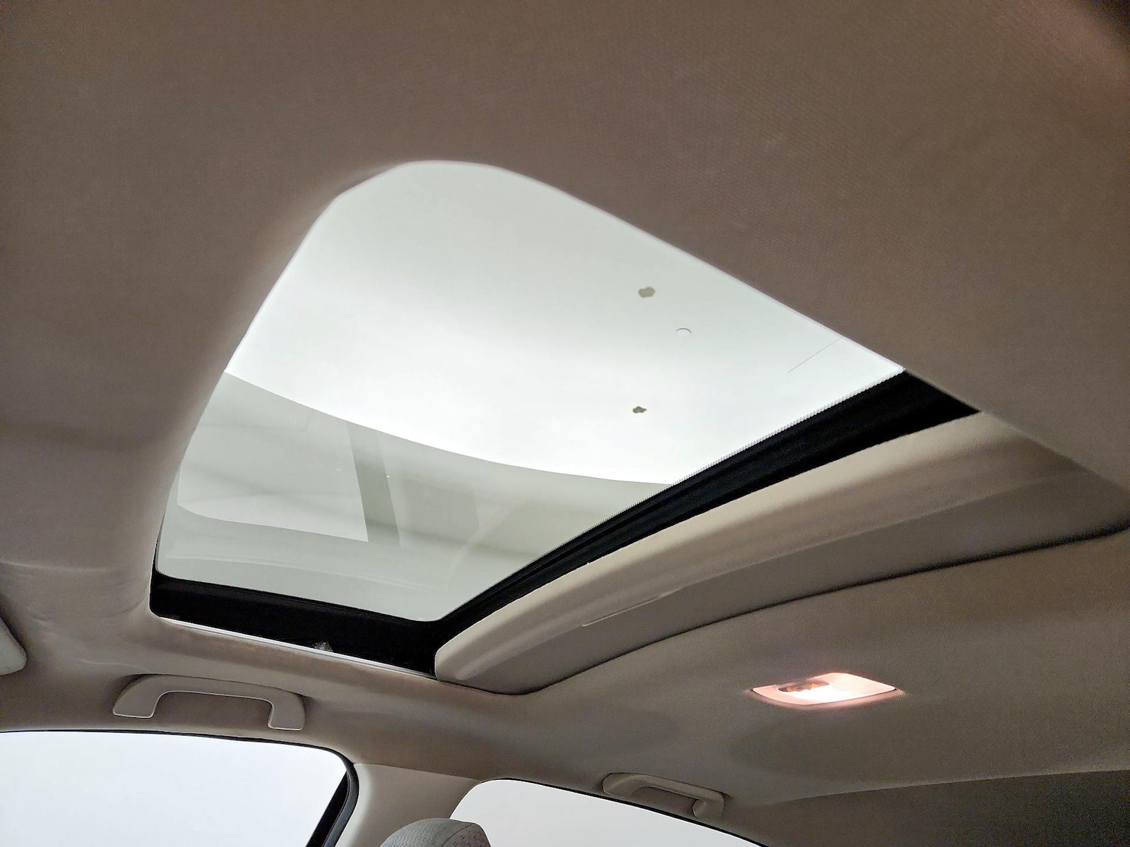 Sunroof(s) & Overhead Airbags