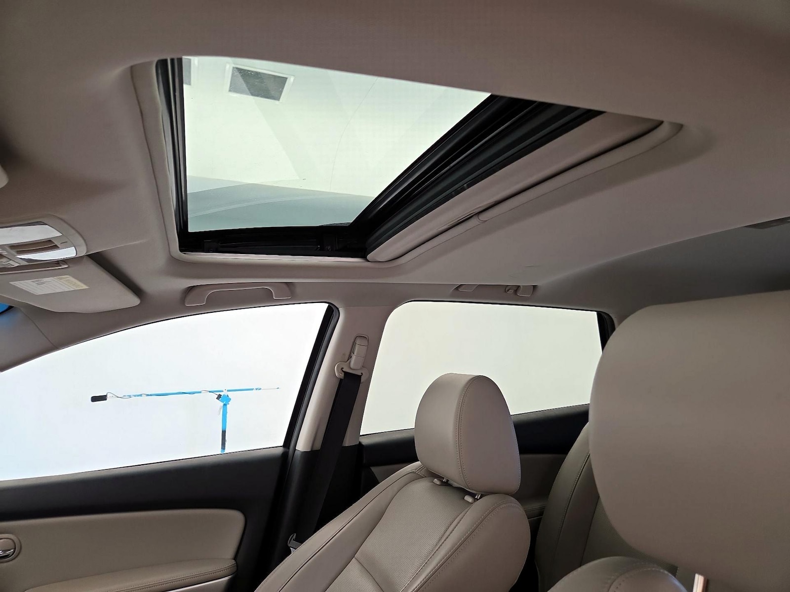 Sunroof(s) & Overhead Airbags