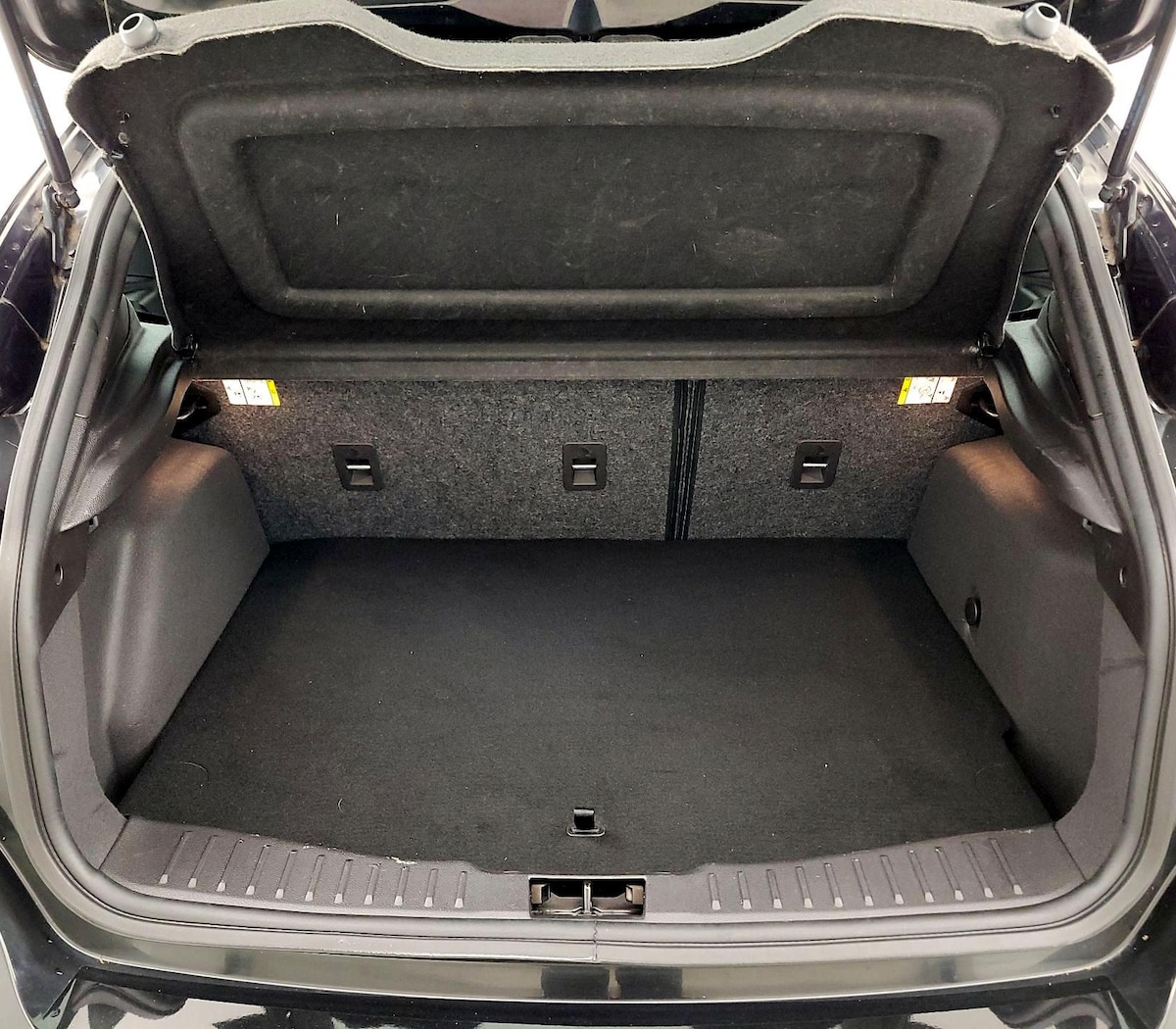 Trunk/Cargo (Seats Up)