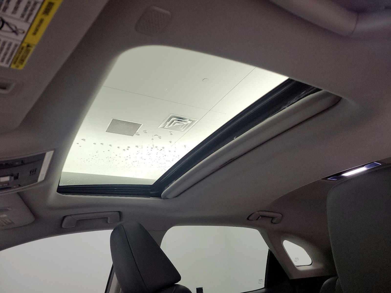 Sunroof(s) & Overhead Airbags