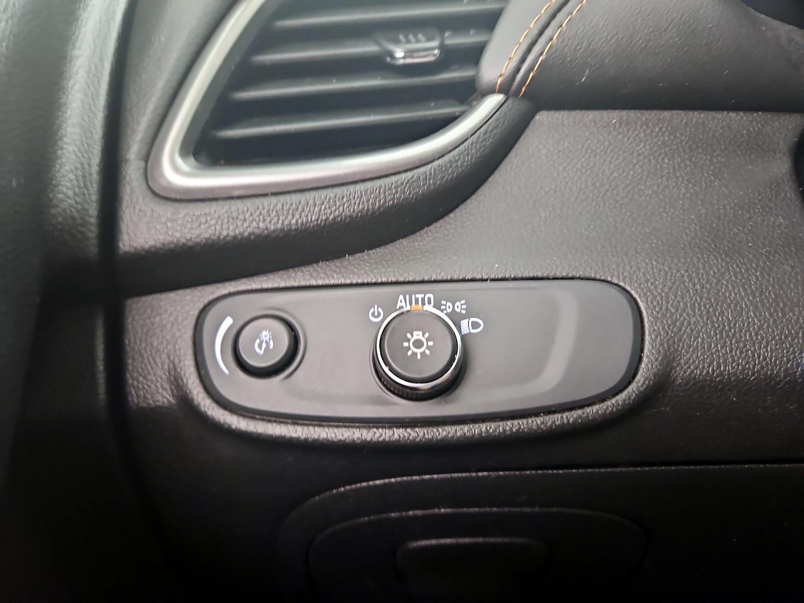 2022 Chevrolet Trax LS - Photo 14