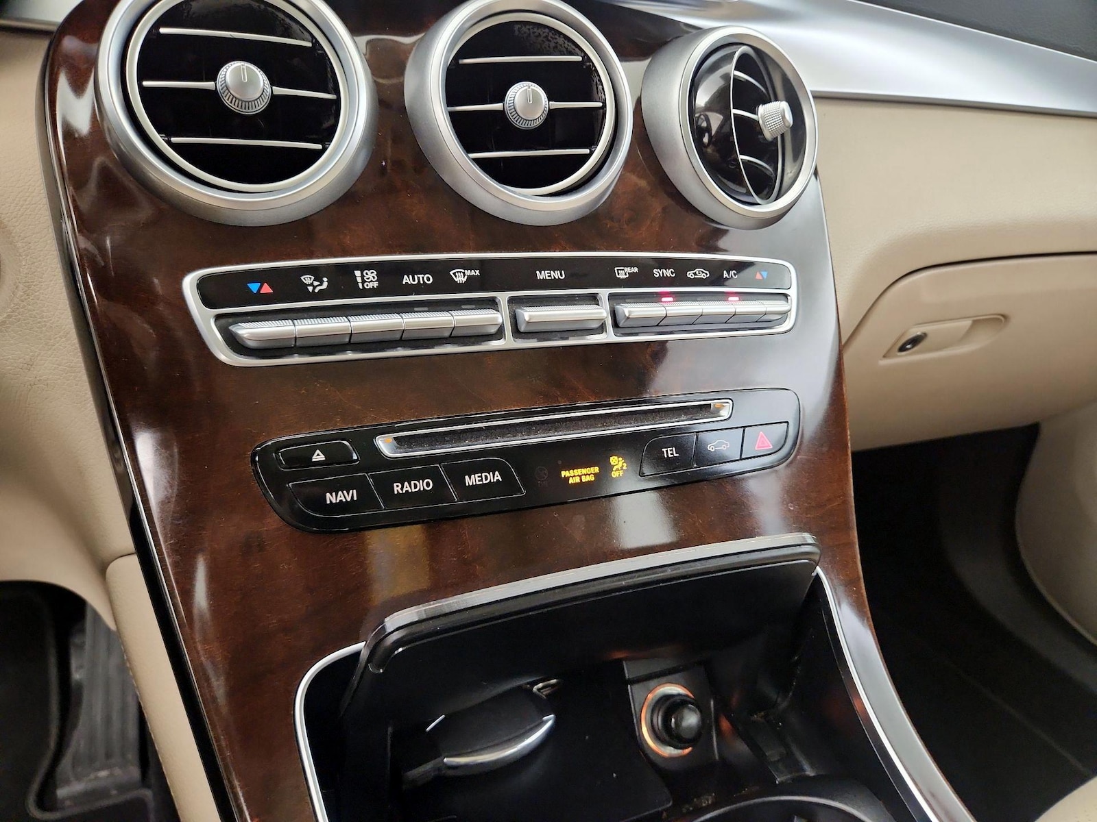 2017 Mercedes-Benz GLC GLC300 - Photo 17