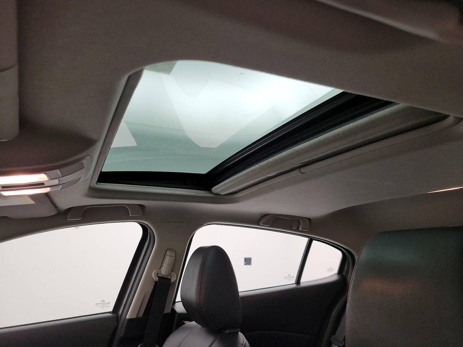 Sunroof(s) & Overhead Airbags