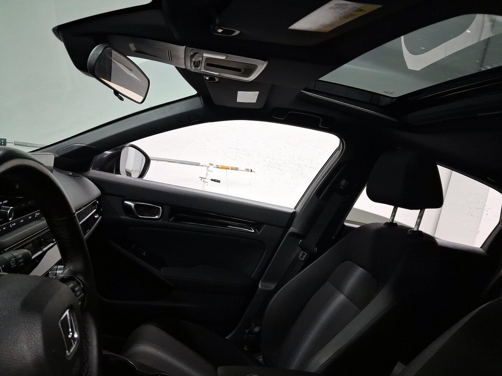 Sunroof(s) & Overhead Airbags