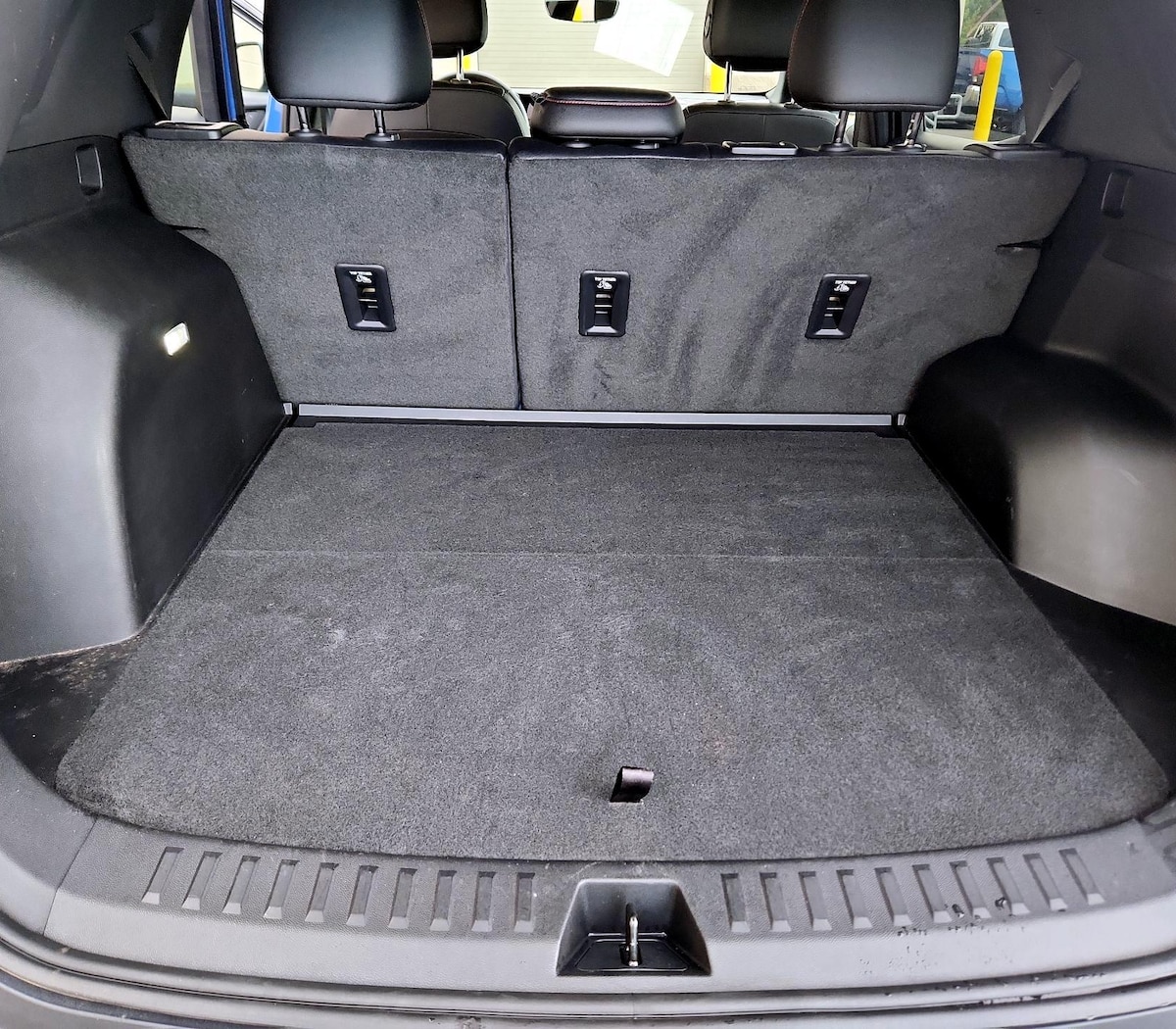 Trunk/Cargo (Seats Up)