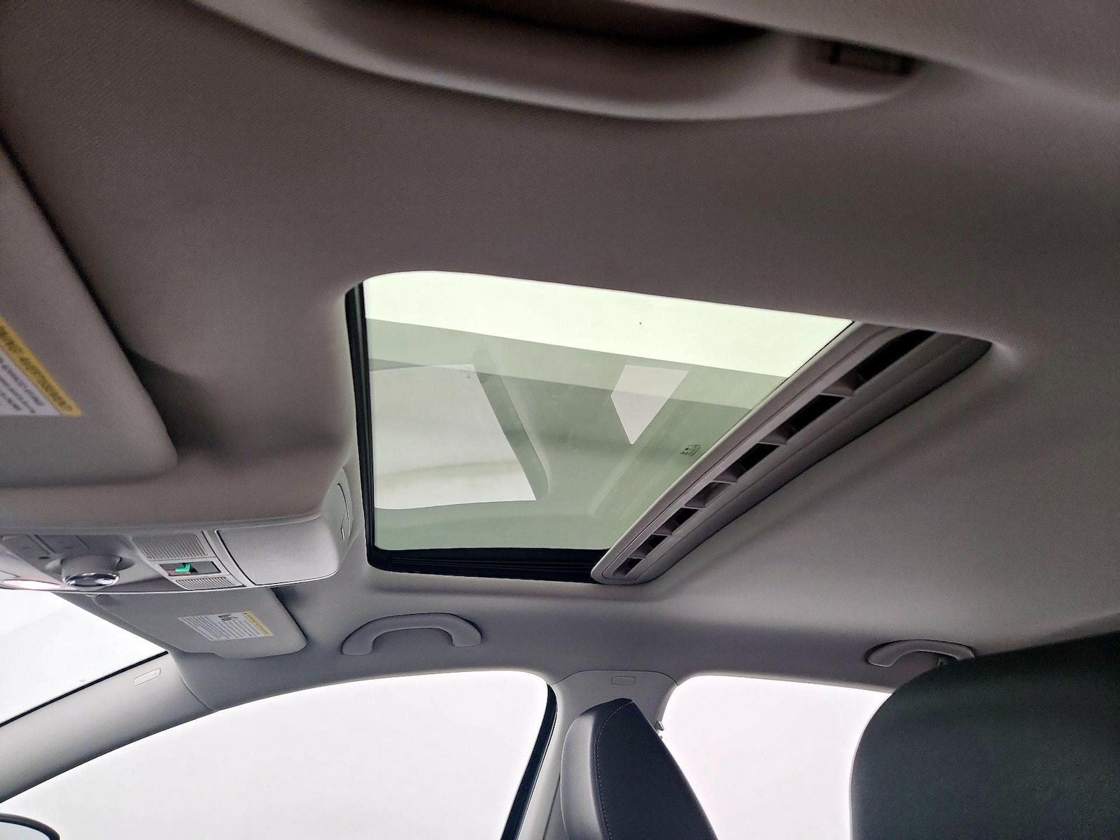 Sunroof(s) & Overhead Airbags