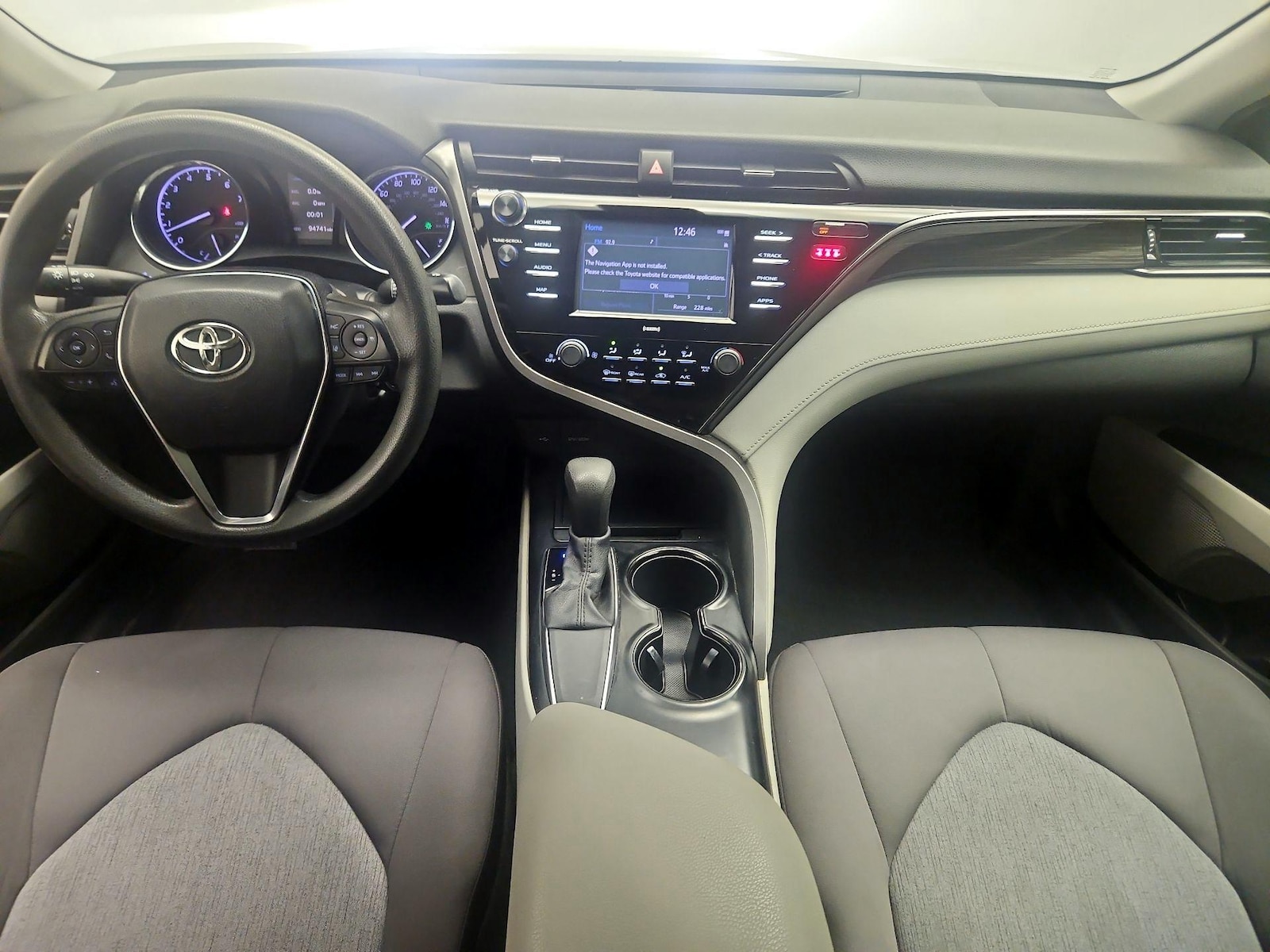 2020 Toyota Camry LE - Photo 10