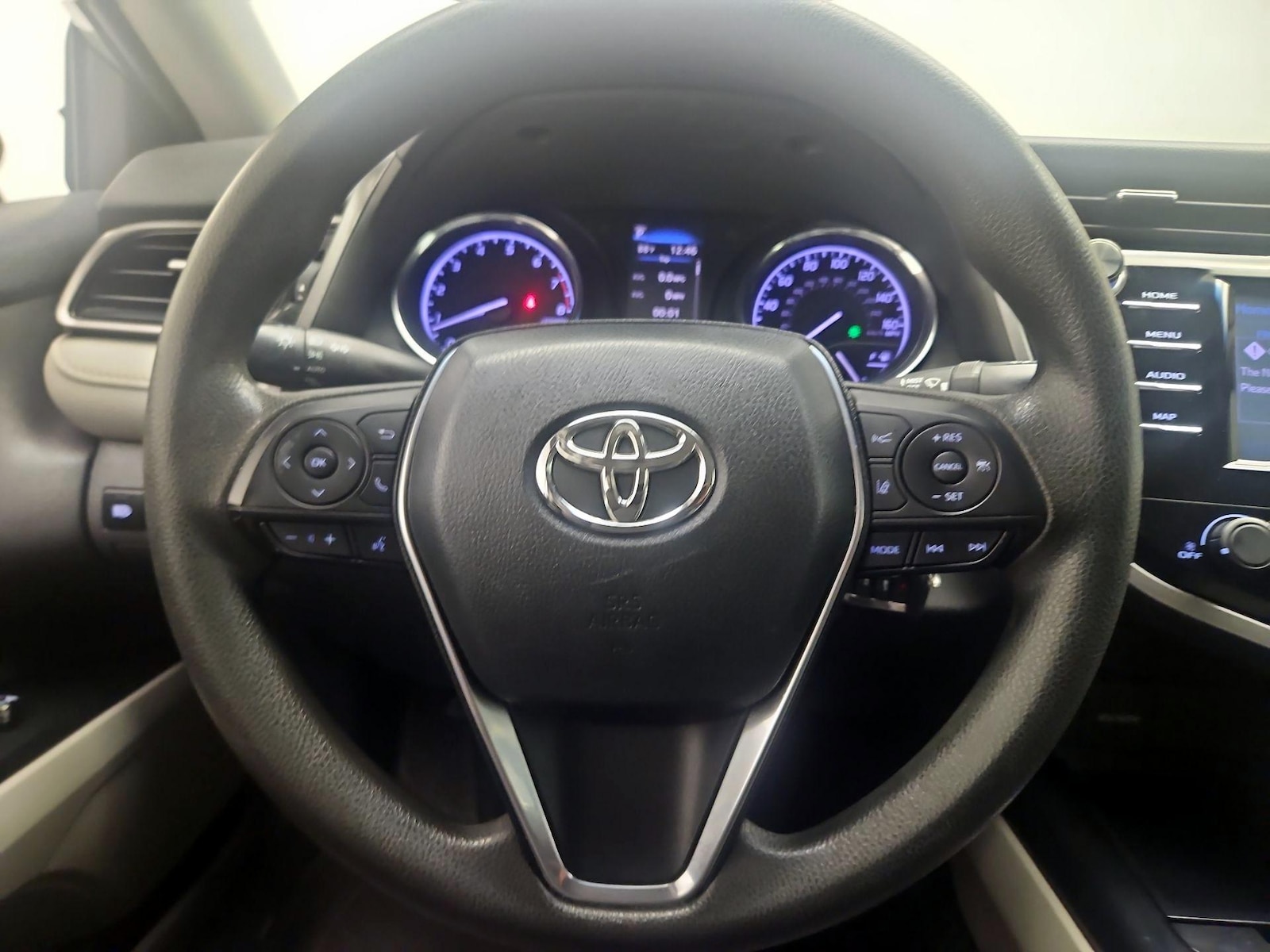 2020 Toyota Camry LE - Photo 11