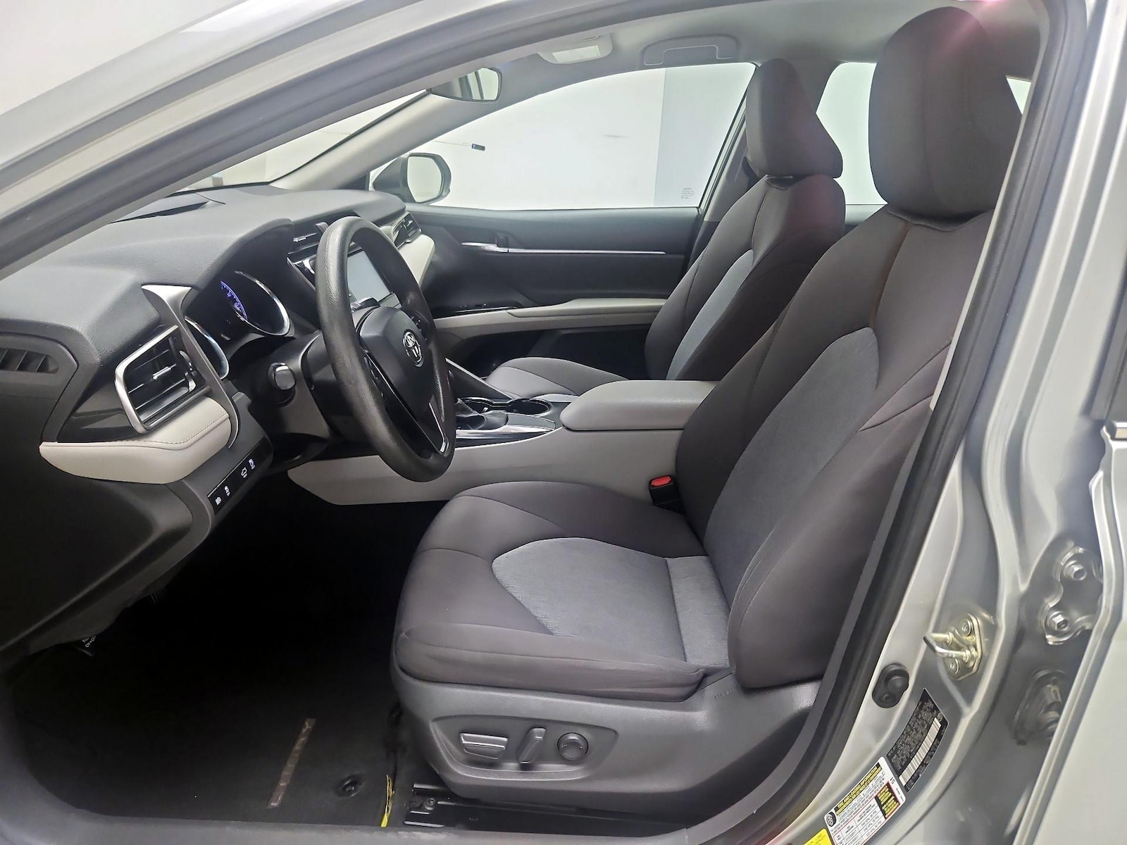 2020 Toyota Camry LE - Photo 12
