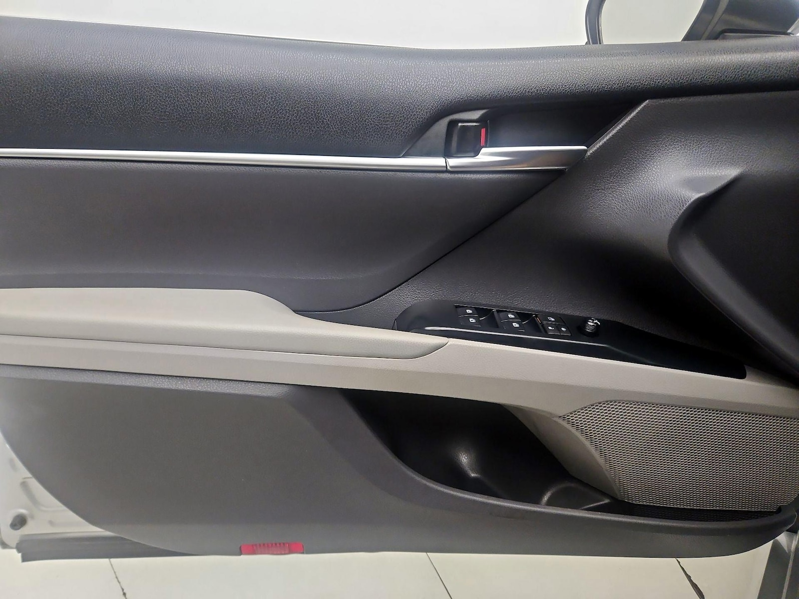 2020 Toyota Camry LE - Photo 13
